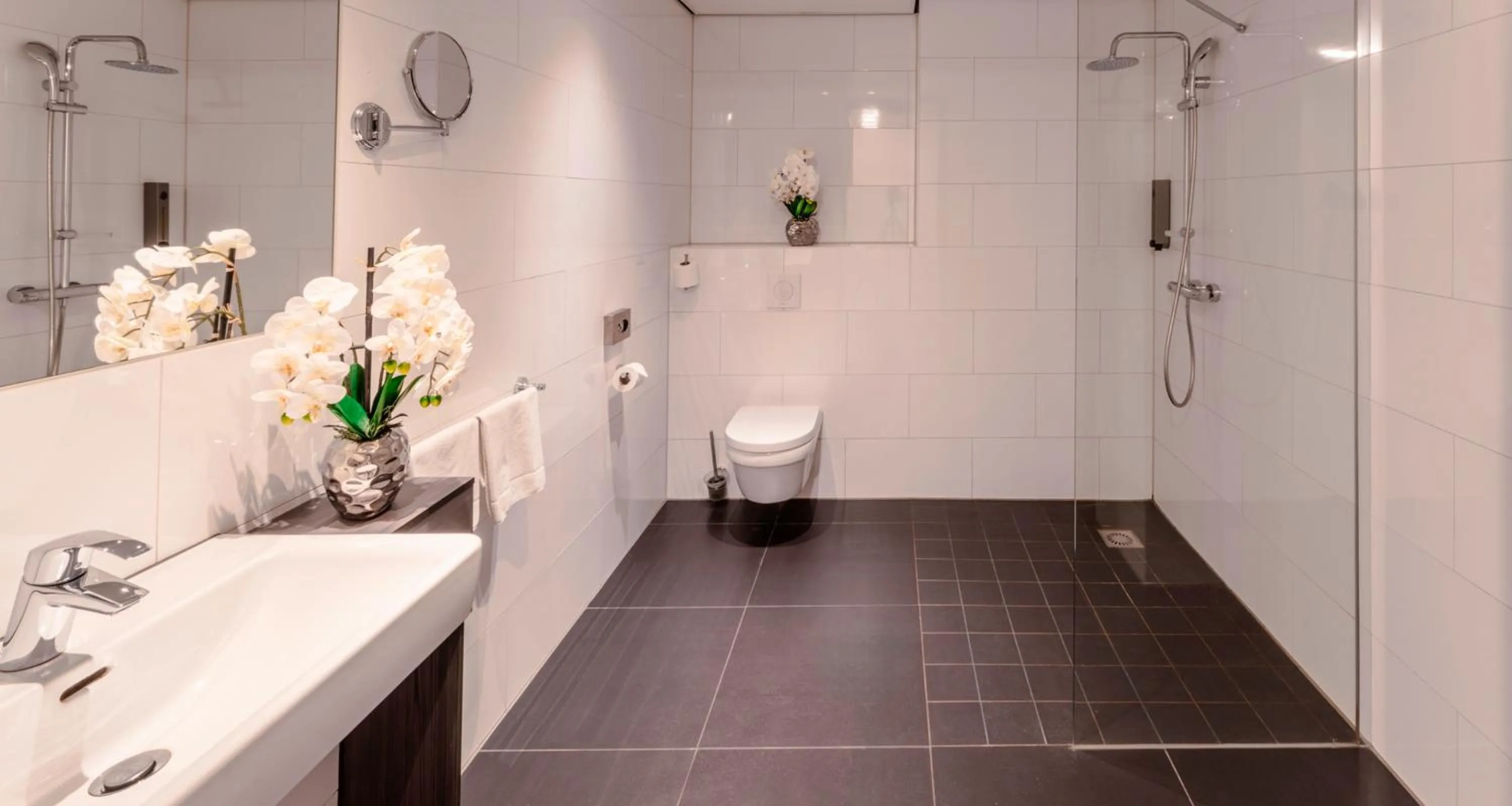 Shower in PLAZA Premium Almere