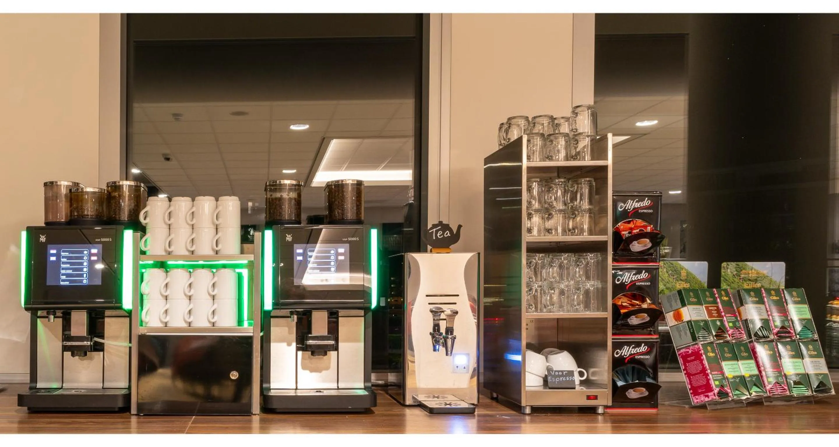 Coffee/tea facilities in PLAZA Premium Almere