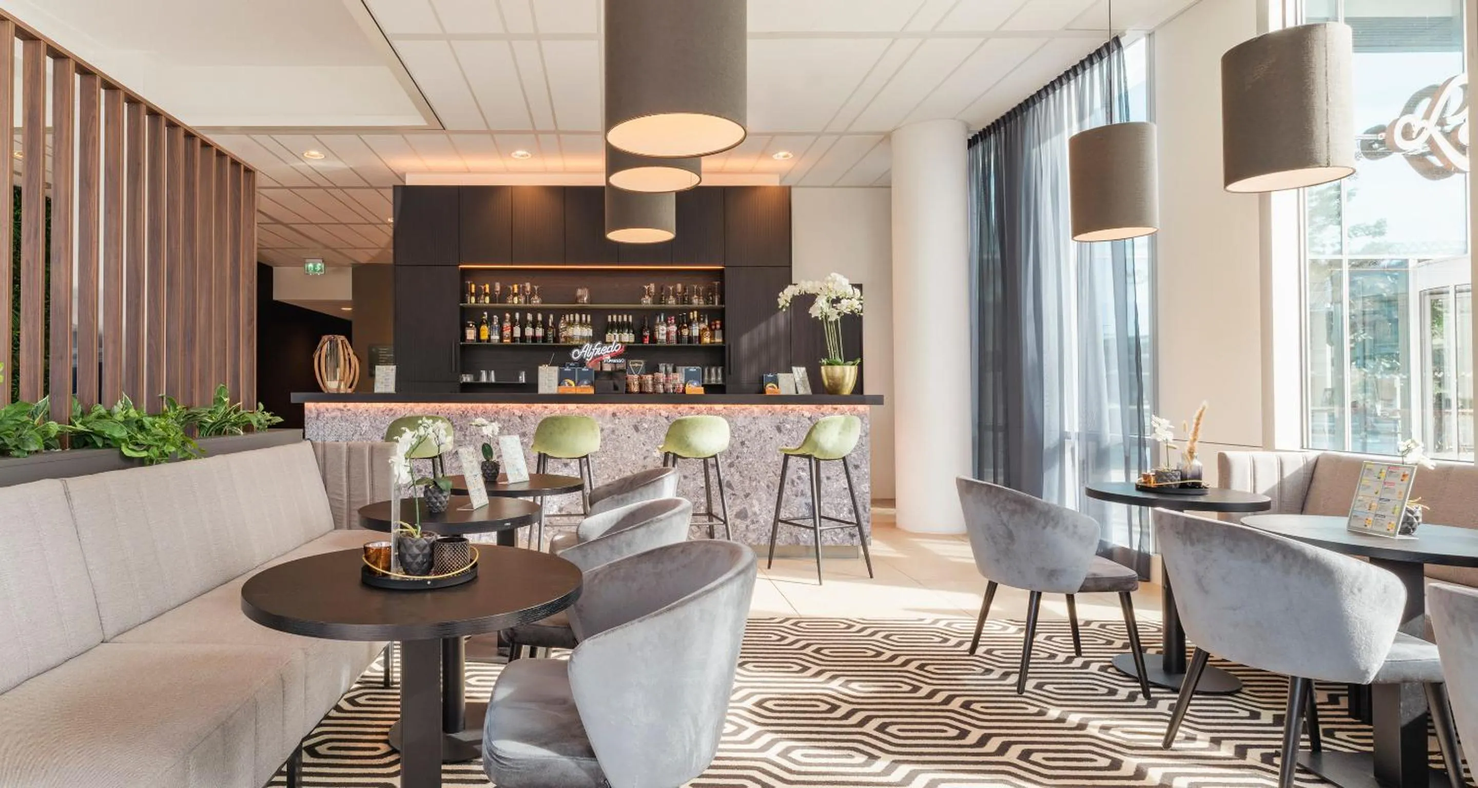 Lounge or bar in PLAZA Premium Almere