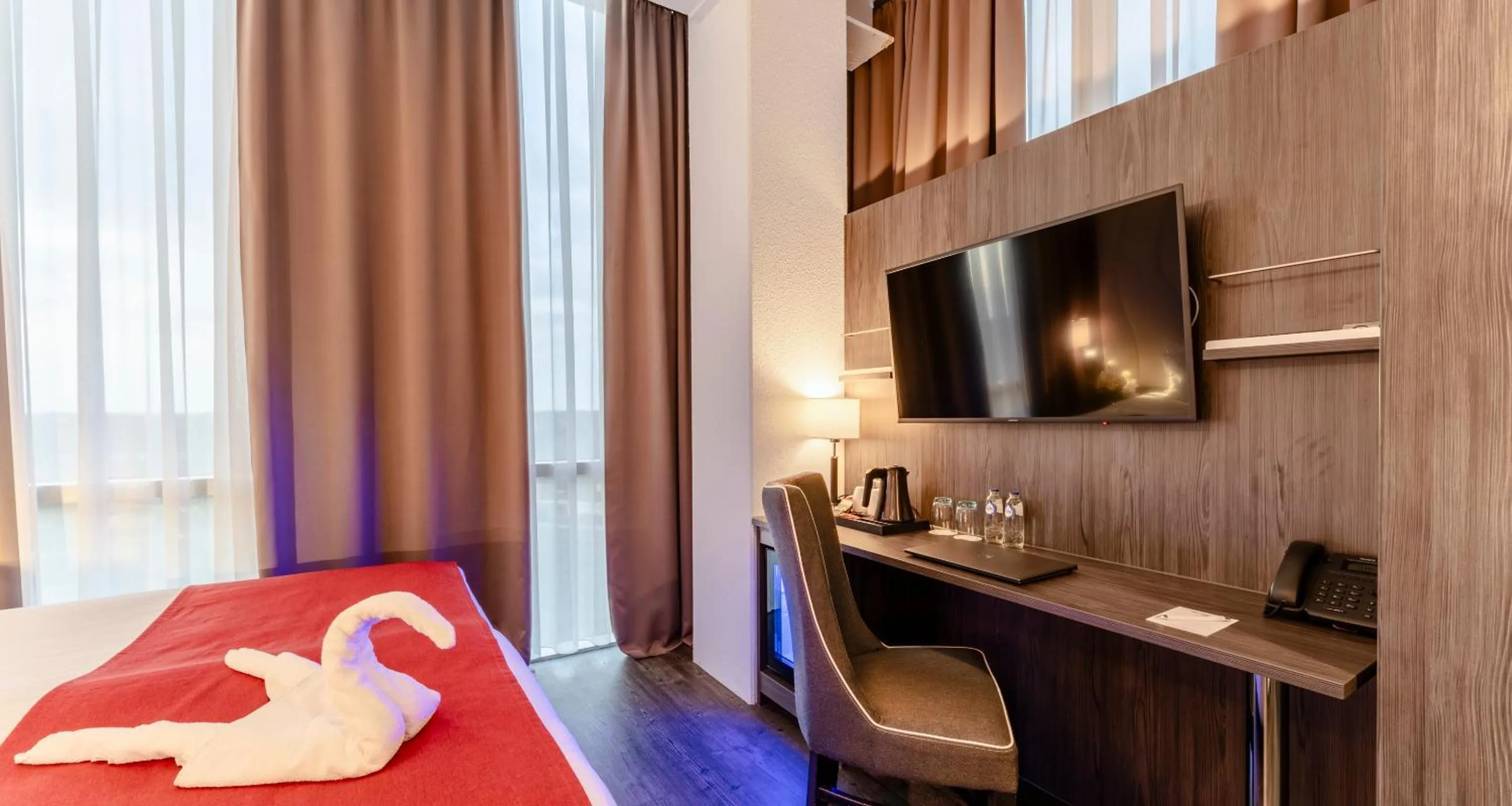 TV and multimedia, Bed in PLAZA Premium Almere