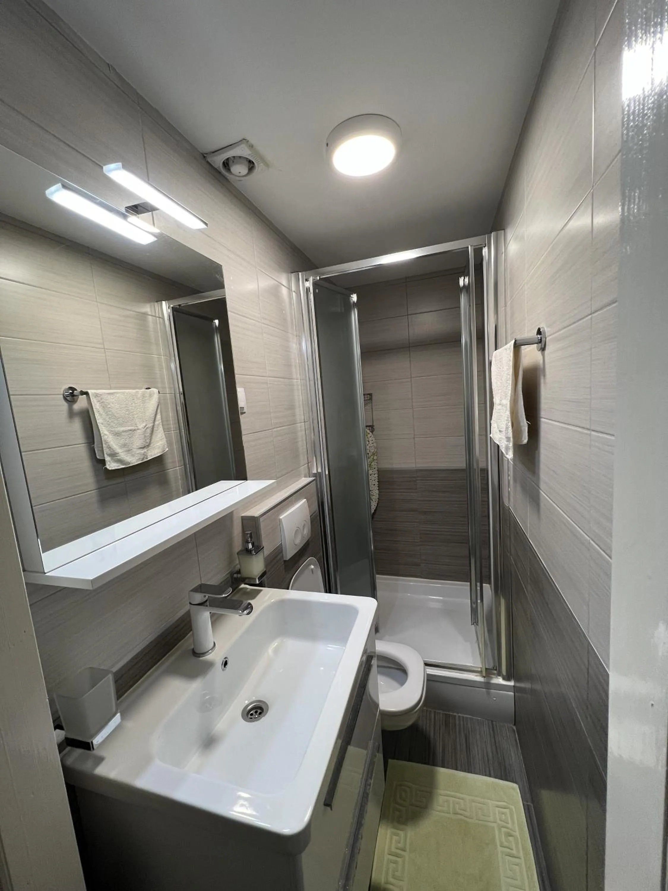 Bathroom in Rooms Edna