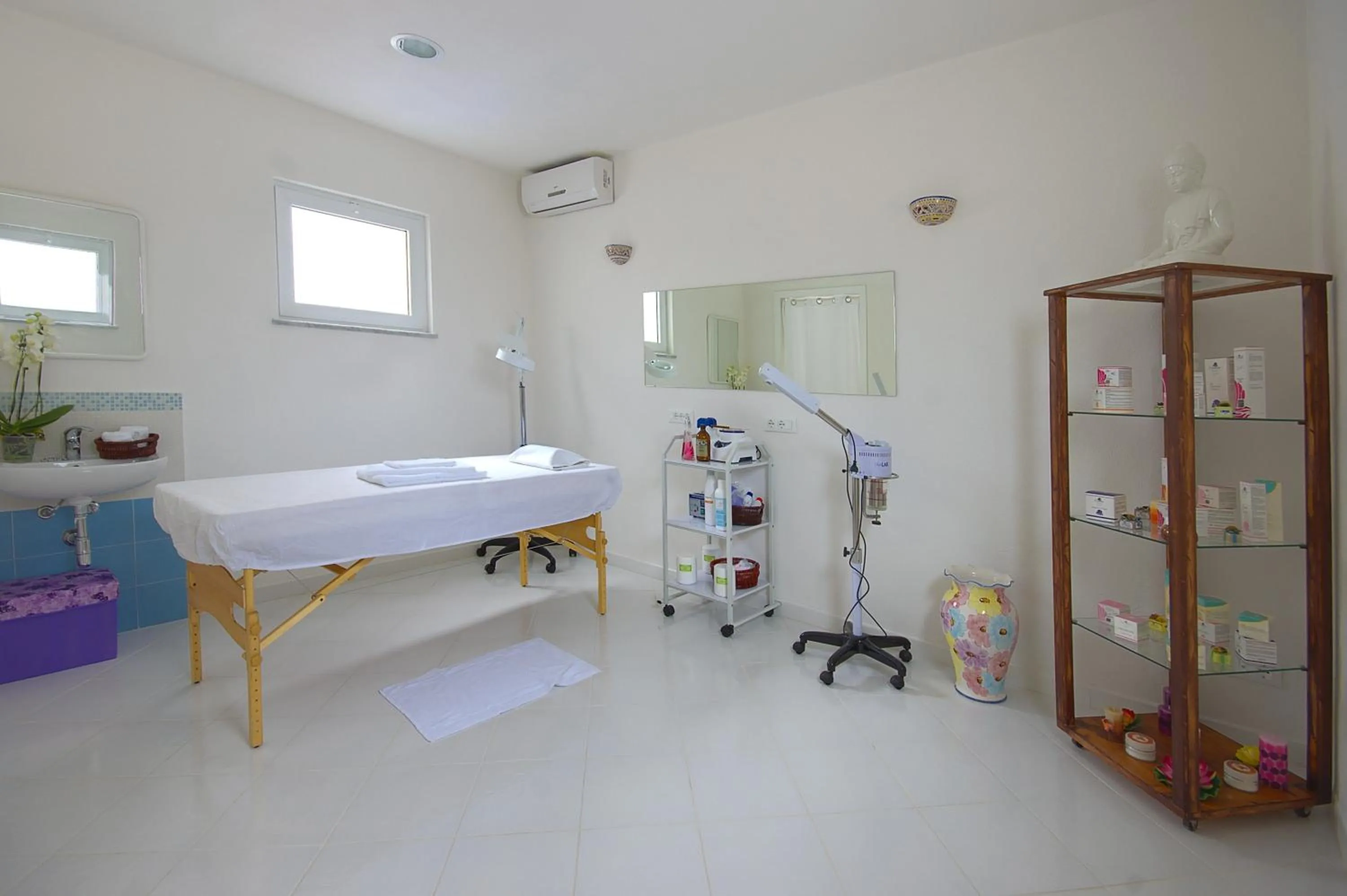 Massage in Iris Hotel