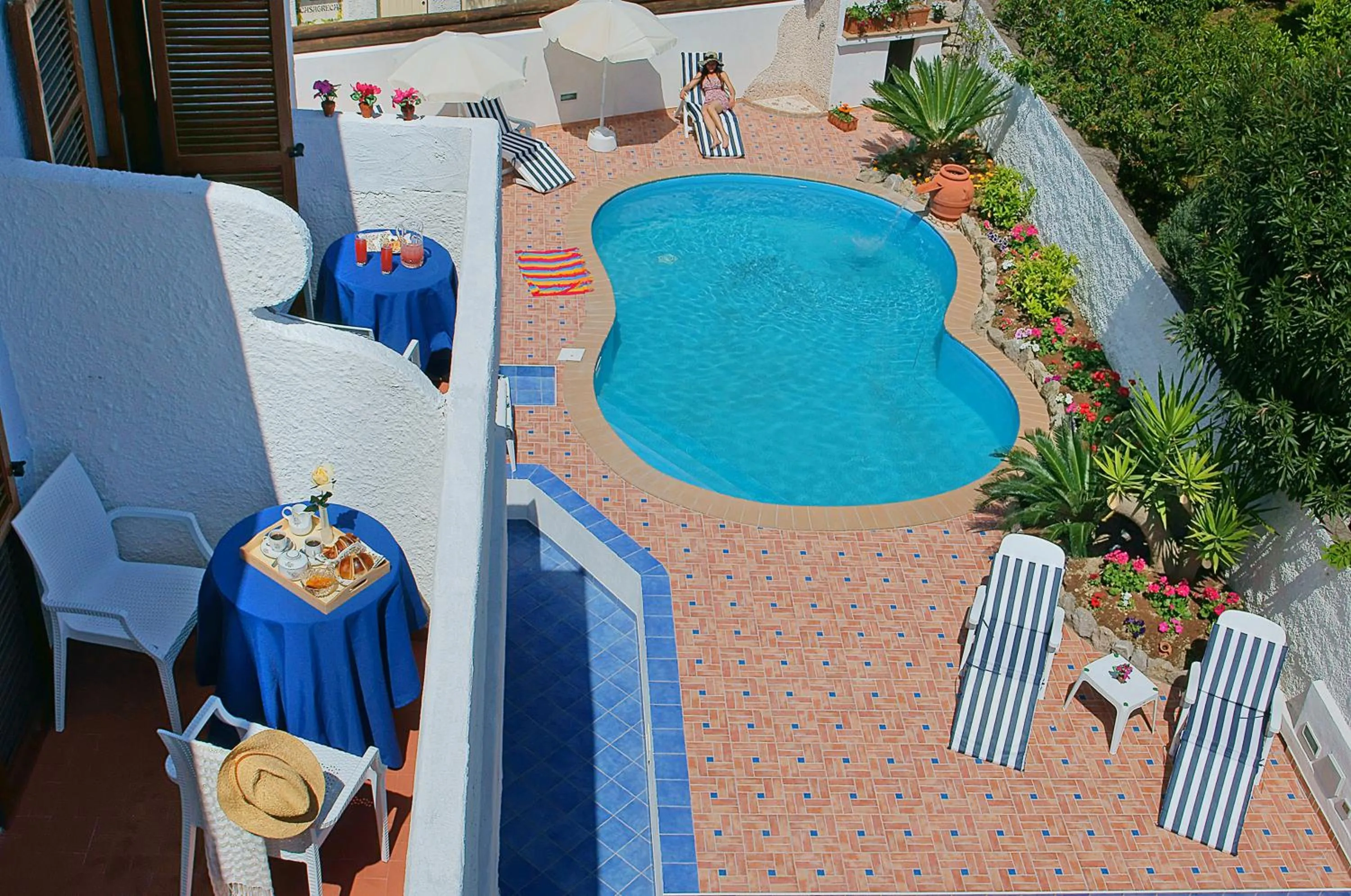 Swimming pool in Iris Hotel