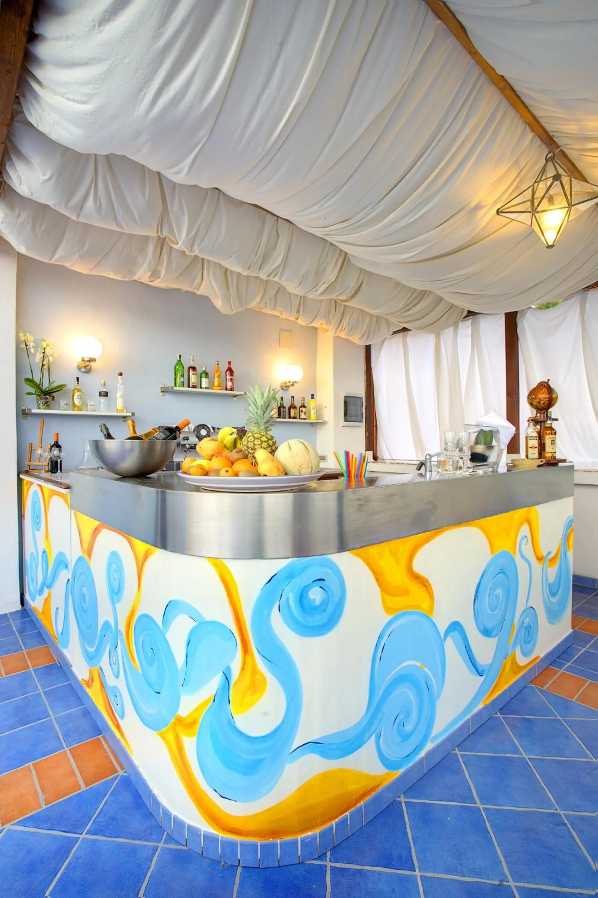 Lounge or bar in Iris Hotel