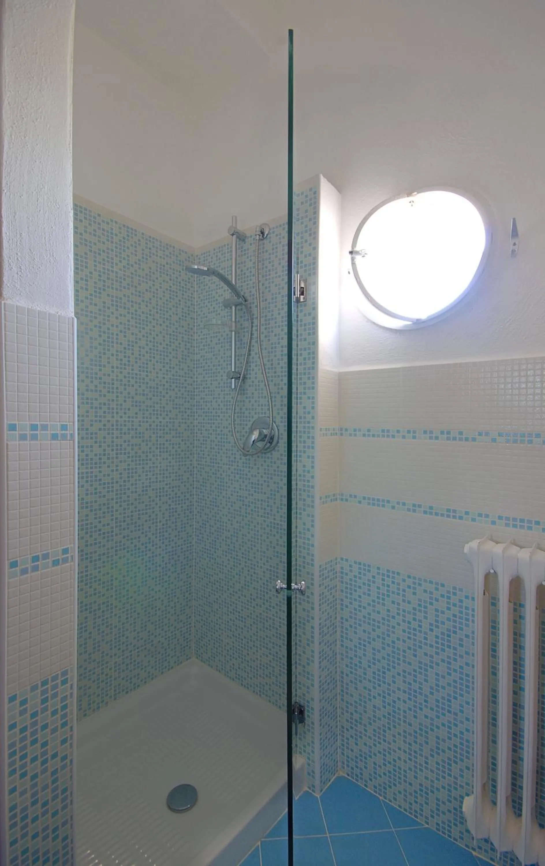 Shower in Iris Hotel