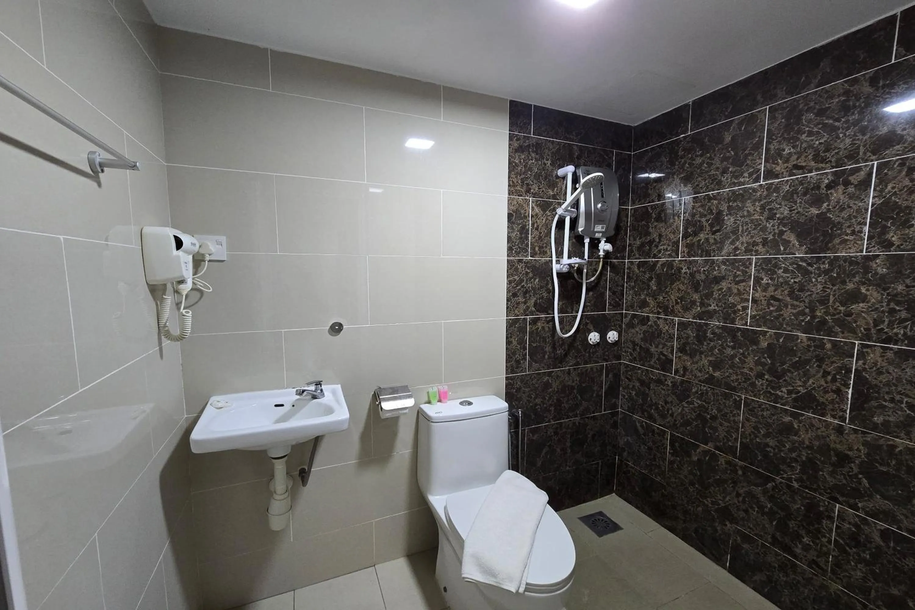 Bathroom in Hotel Seri Warisan Melaka, Stadium Hang Tuah