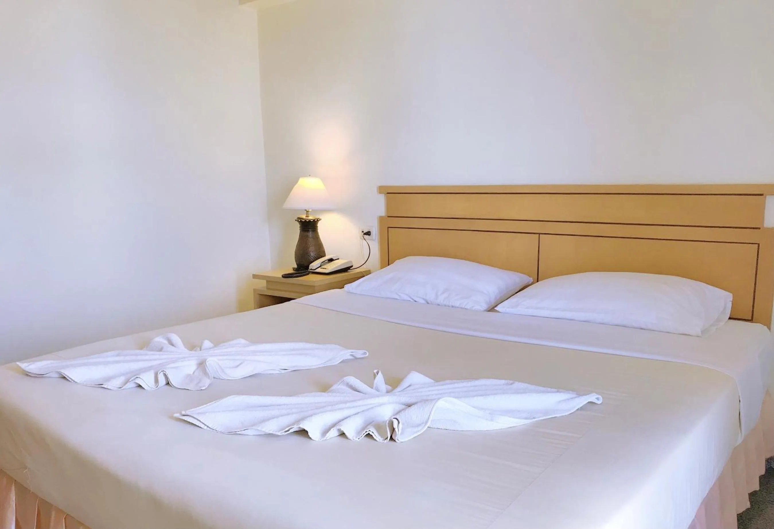 Bed in Maneerote Hotel