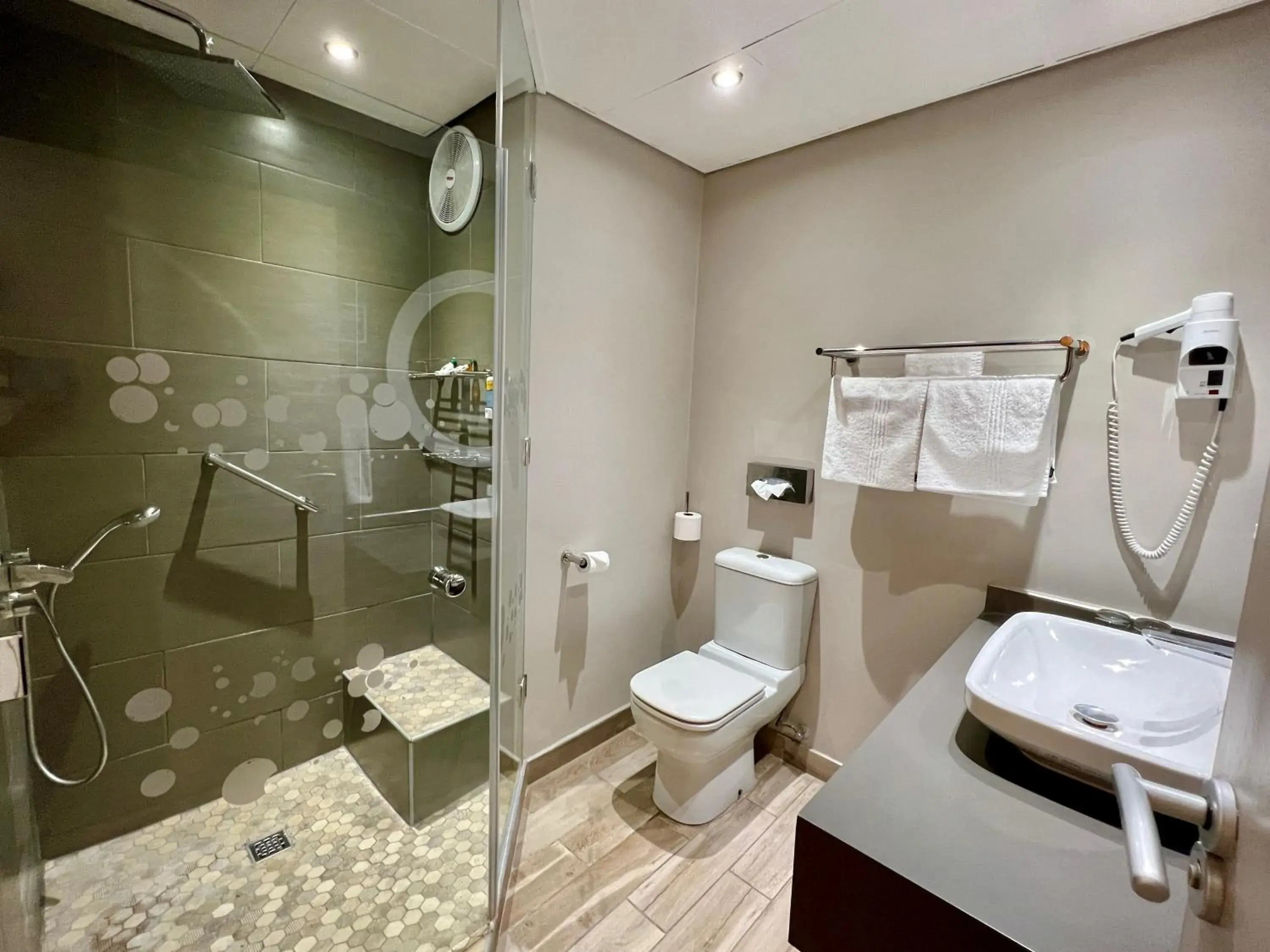 Family Room with Sea View in Lüderitz Nest Hotel Family Room with Sea View in Lüderitz Nest Hotel