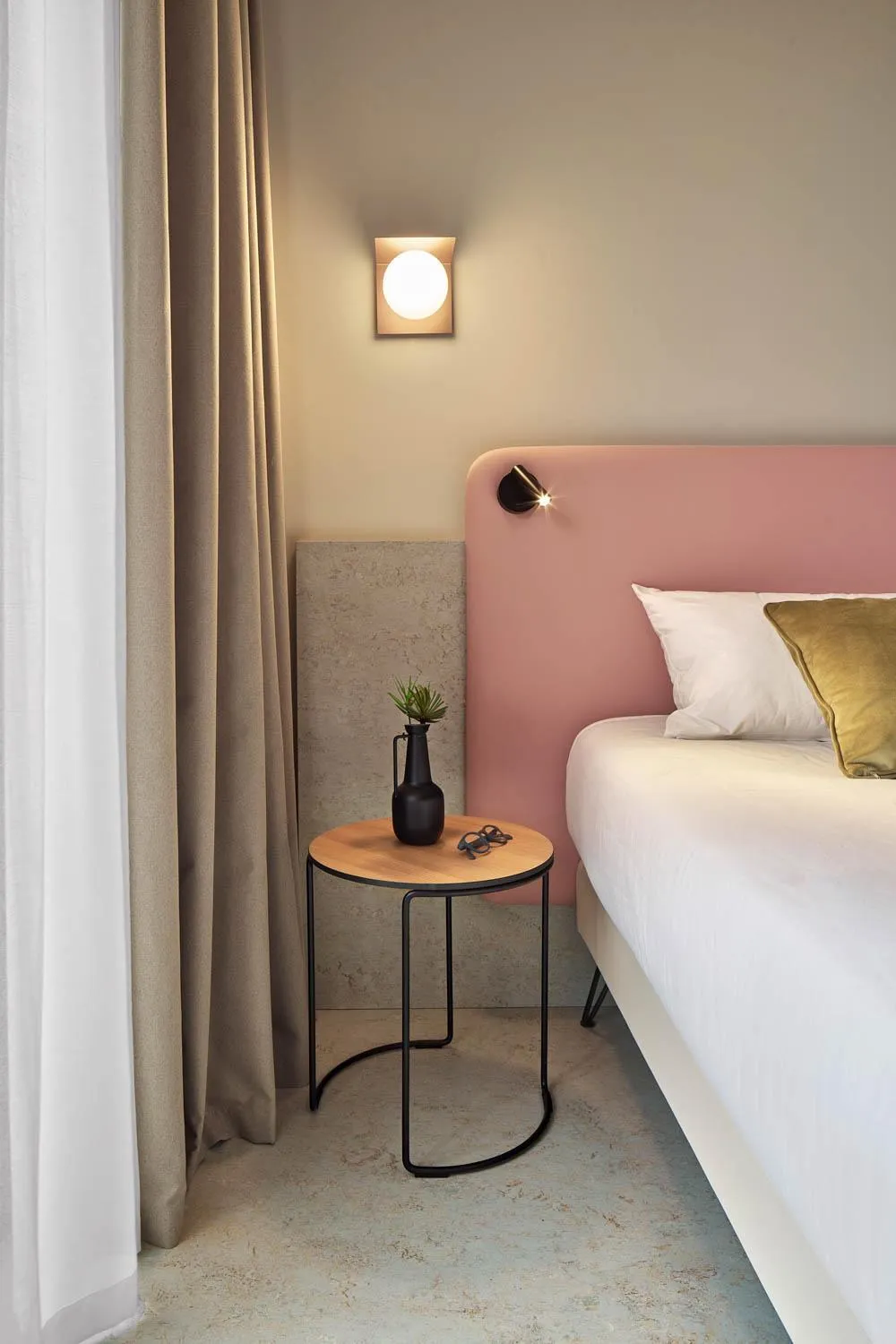 Bedroom, Bed in Hotel Oasi Beach