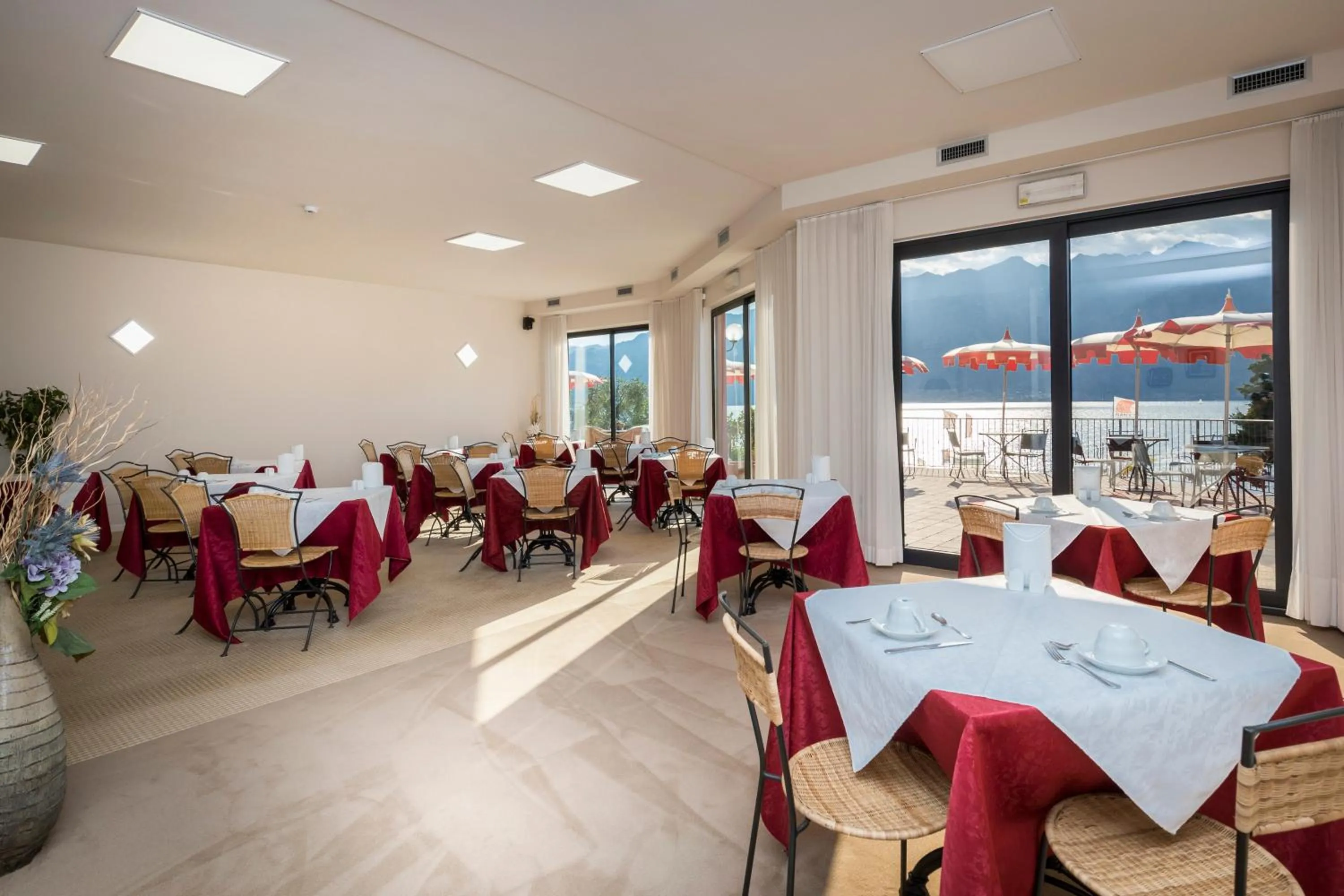 Breakfast in Hotel Oasi Beach