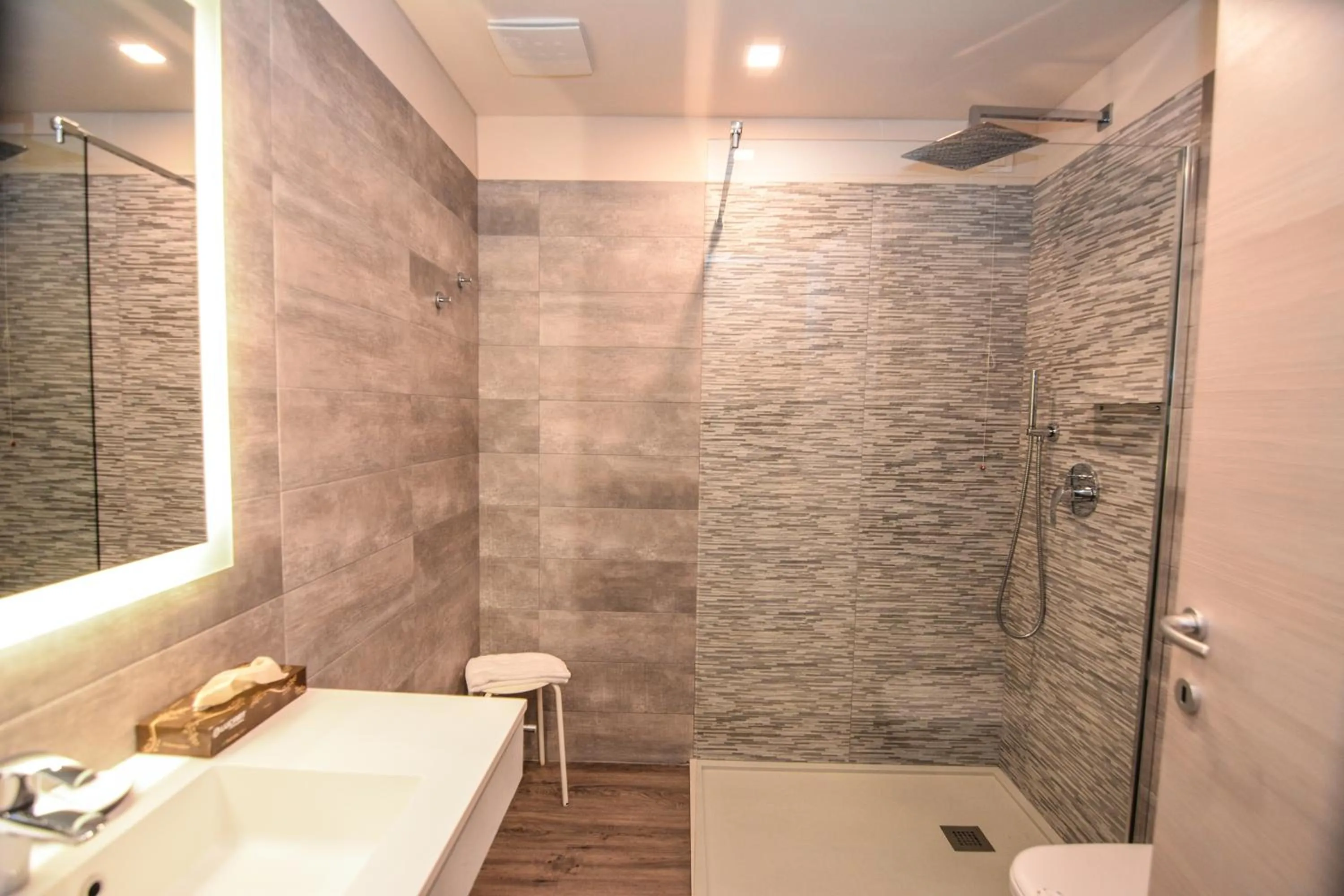 Bathroom in Hotel Oasi Beach