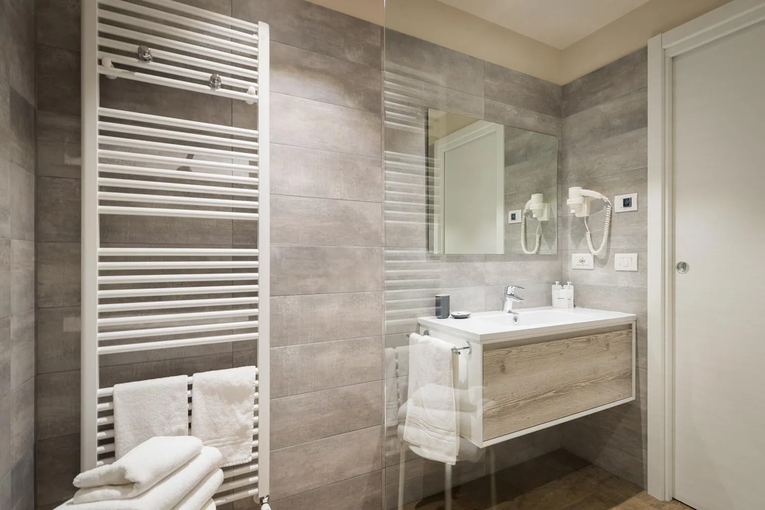 Bathroom in Hotel Oasi Beach