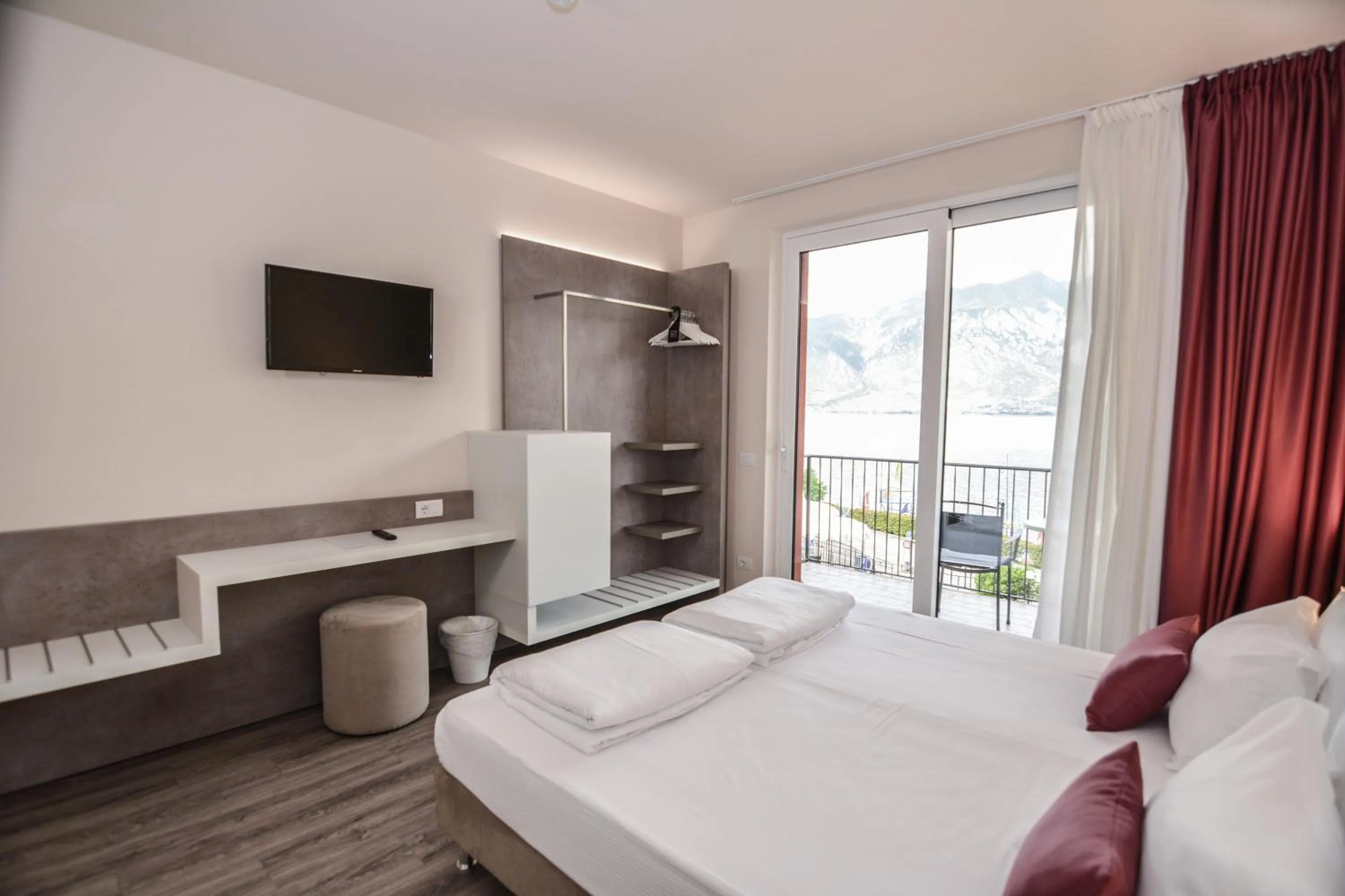 Bedroom, Bed in Hotel Oasi Beach