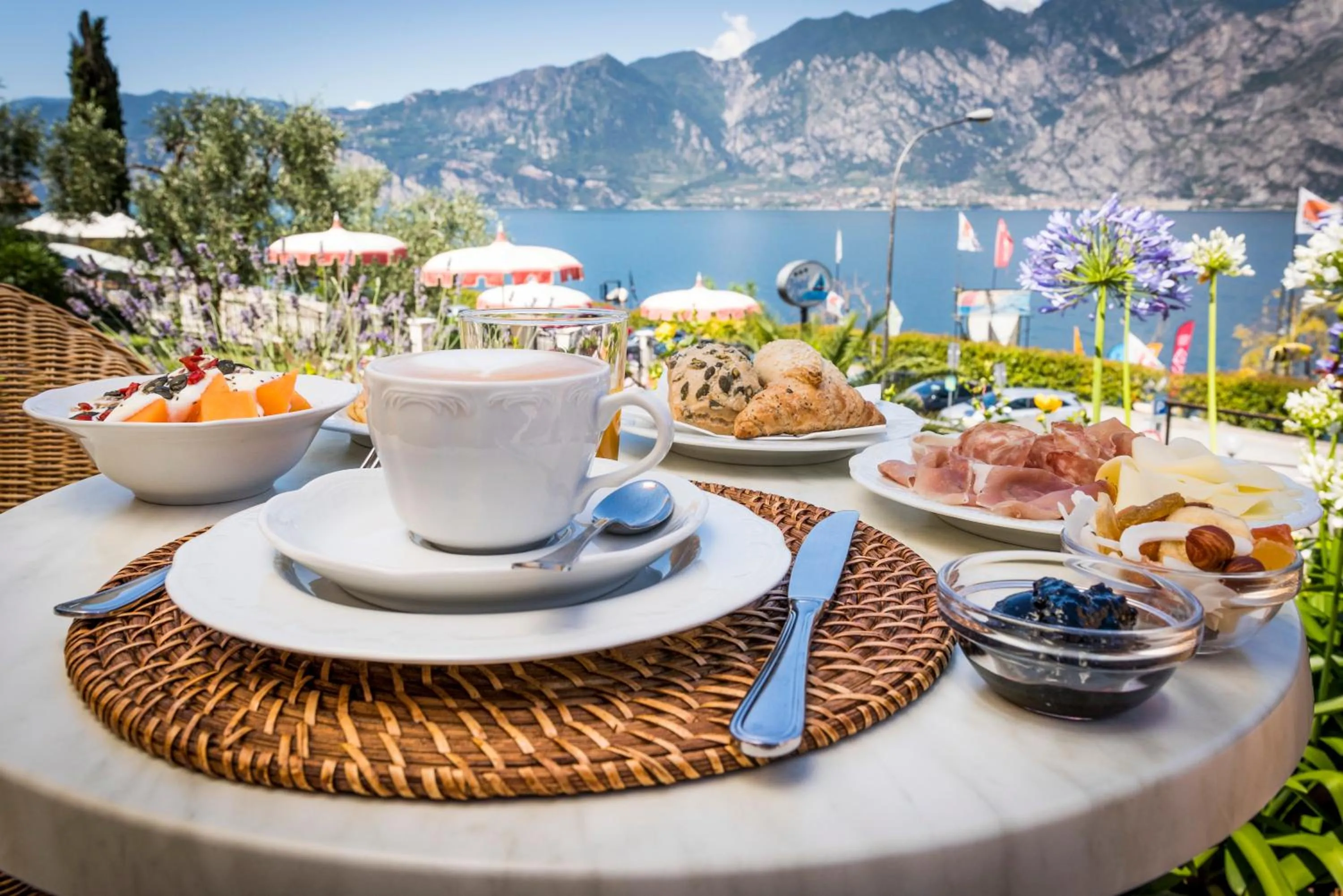 Breakfast in Hotel Oasi Beach