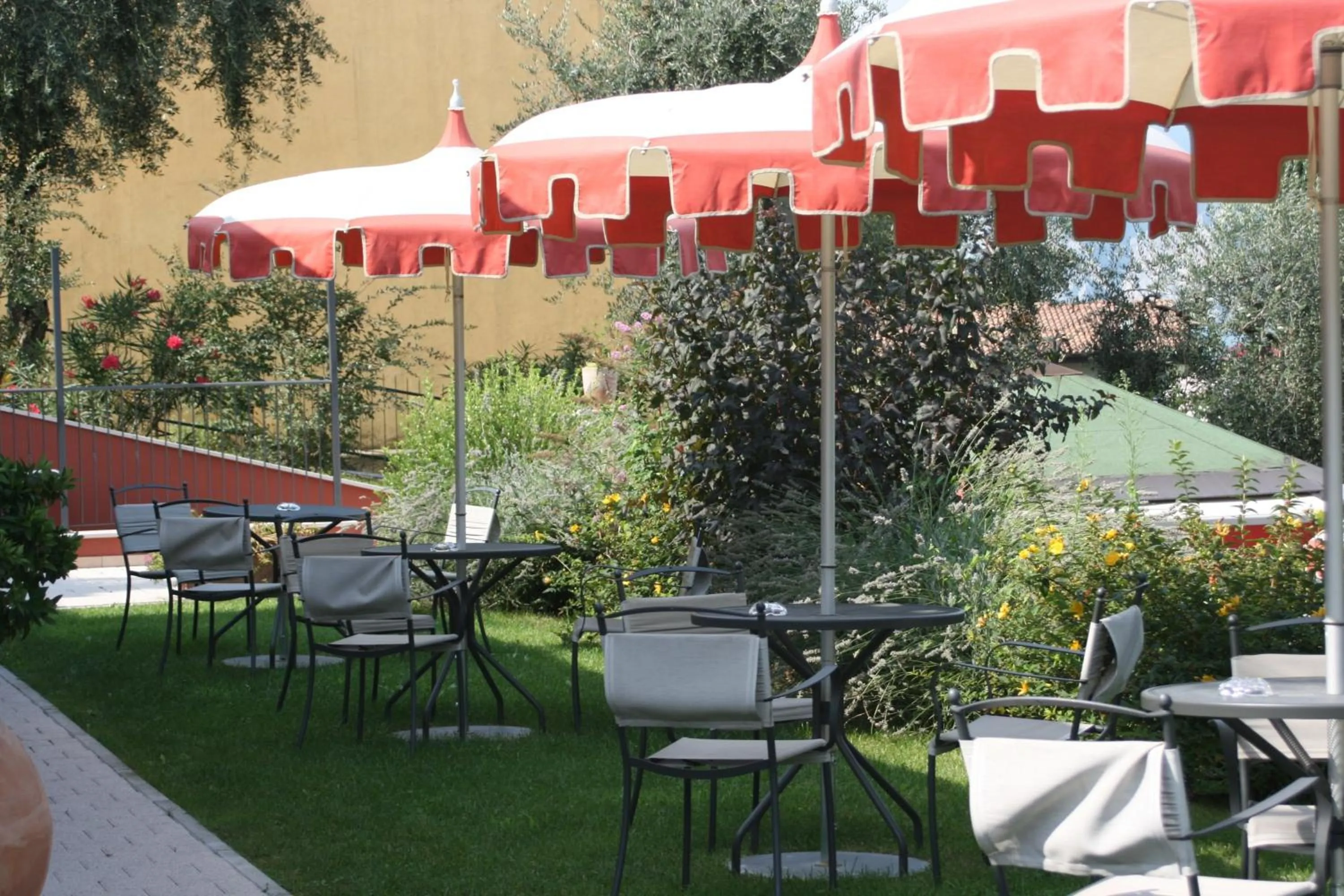 Patio in Hotel Oasi Beach
