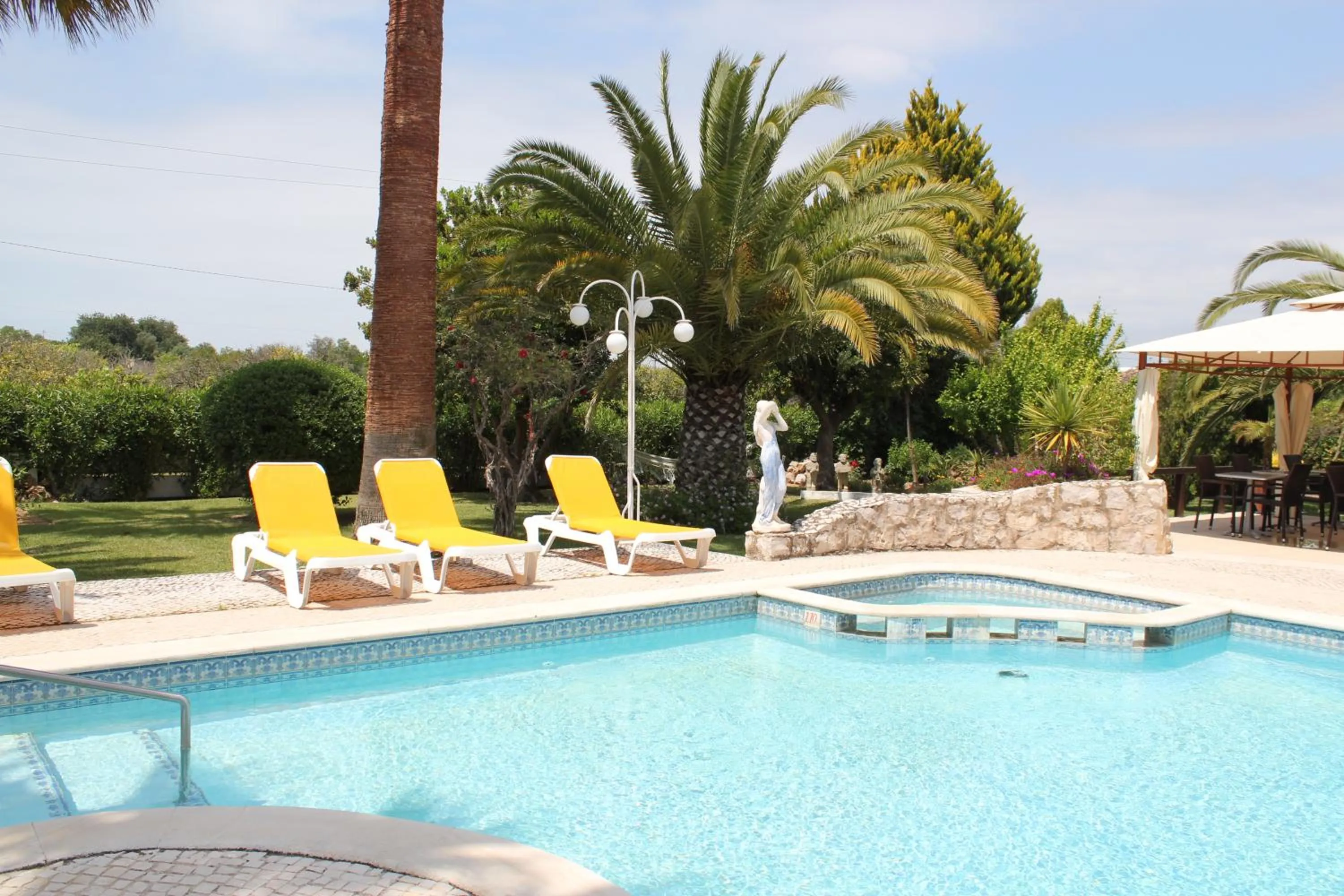 Swimming pool in Quinta dos Oliveiras
