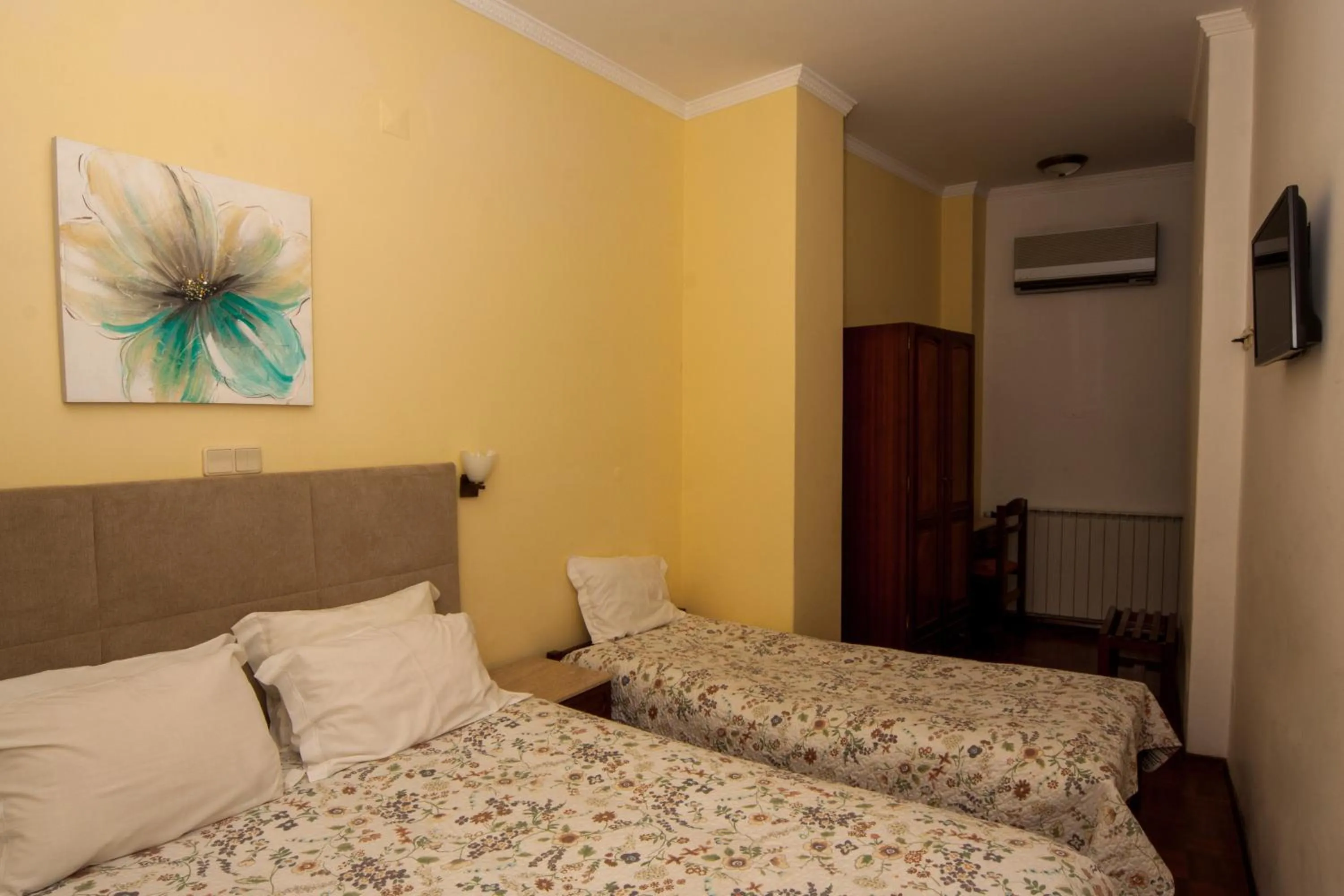 Bed in Hotel Leiriense