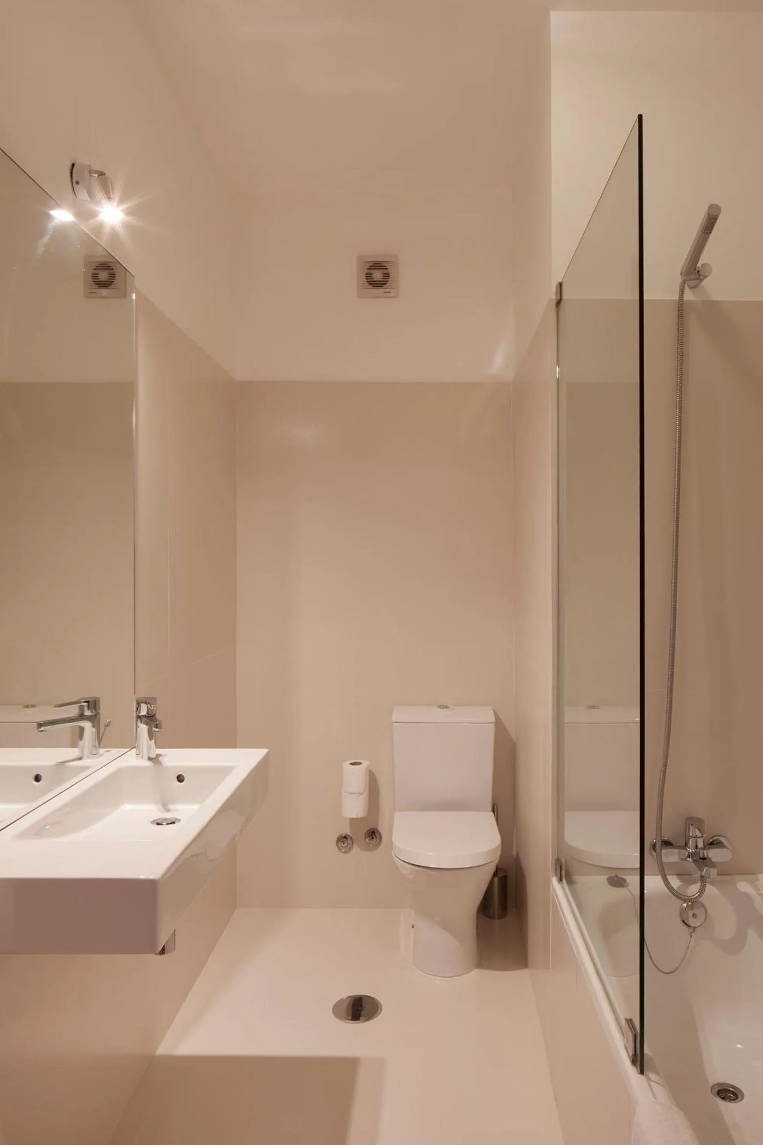 Toilet in Cale Guest House