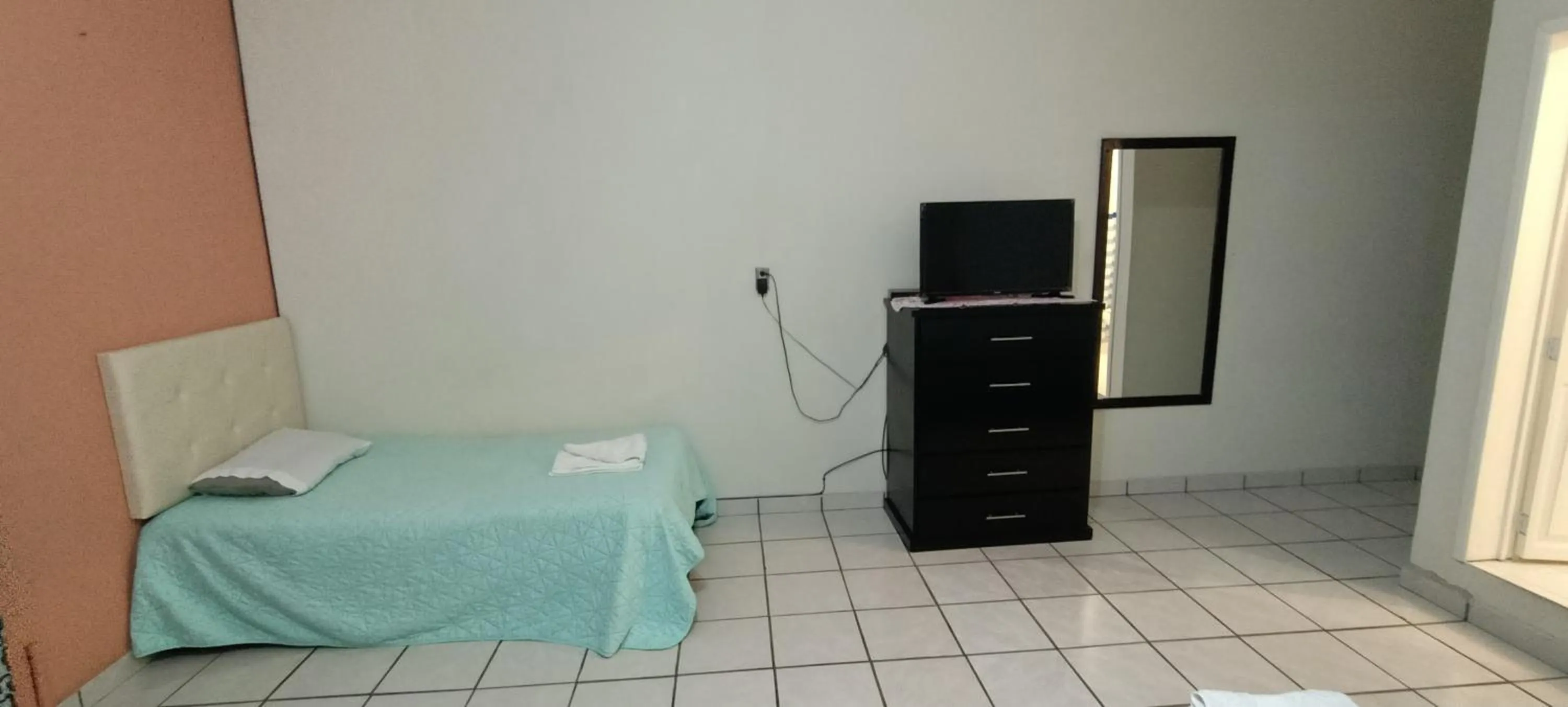 Communal lounge/ TV room, Bed in Hotel La Estancia