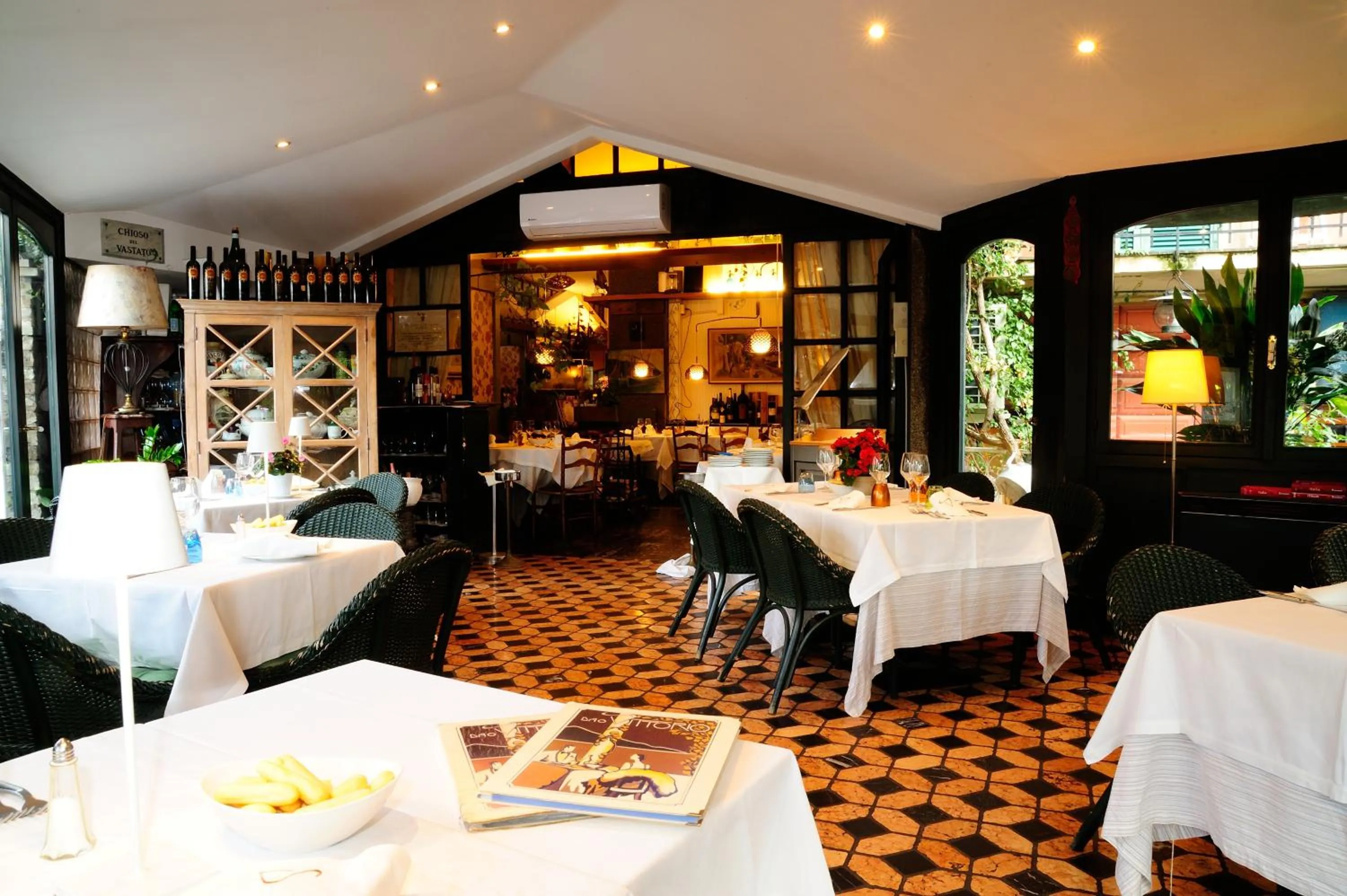 Restaurant/places to eat in Da ö Vittorio SRL