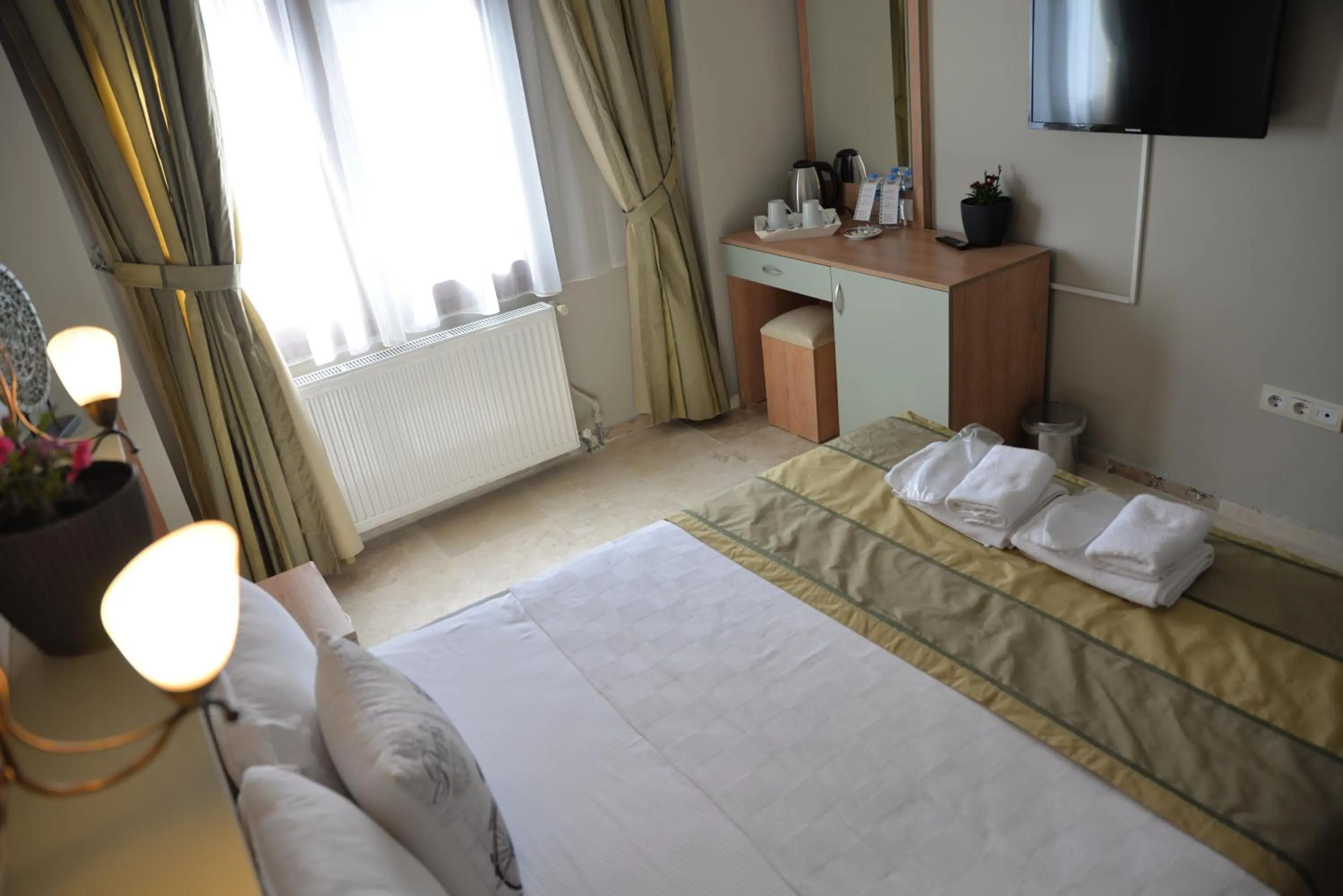 TV/Entertainment Center in Ebruli Hotel Cunda