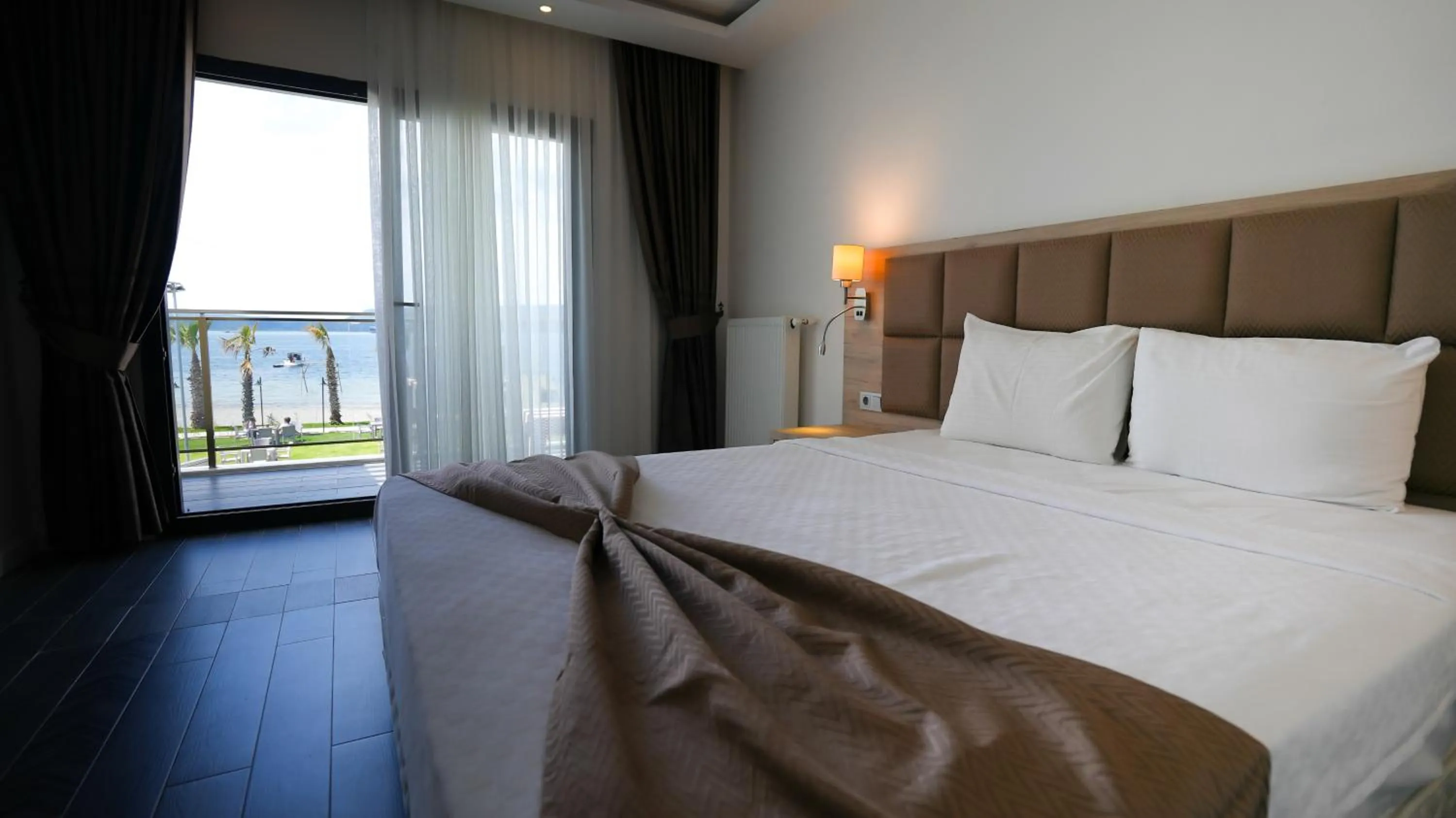 View (from property/room), Bed in Sunsan Hotel