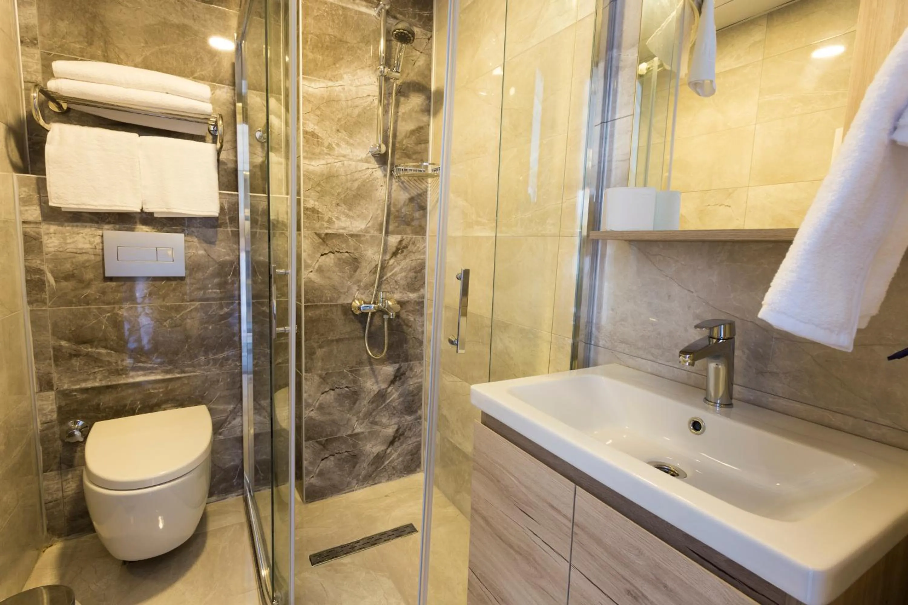 Shower in Sunsan Hotel