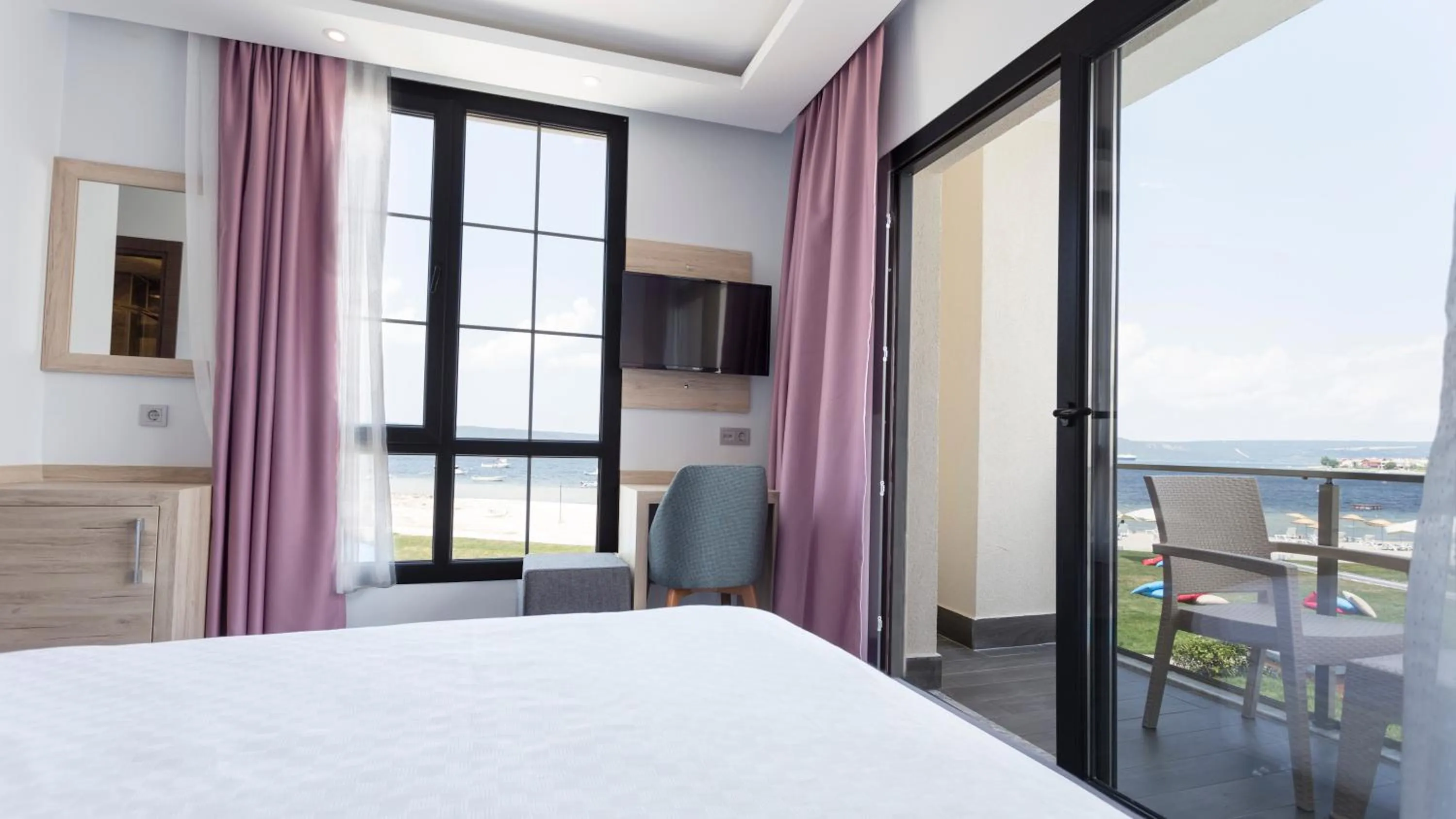 People, Bed in Sunsan Hotel