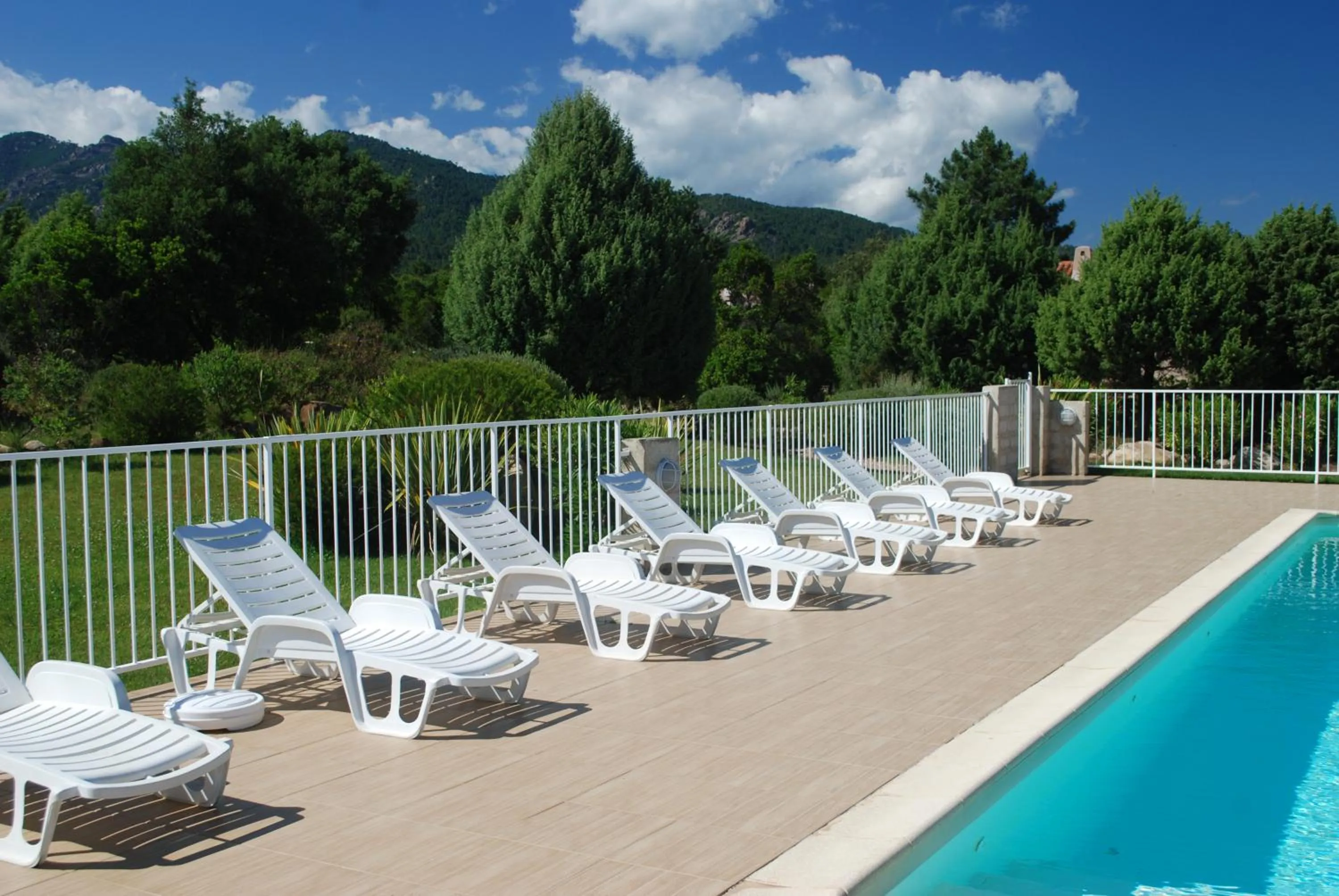 Swimming pool in Residence Riviera