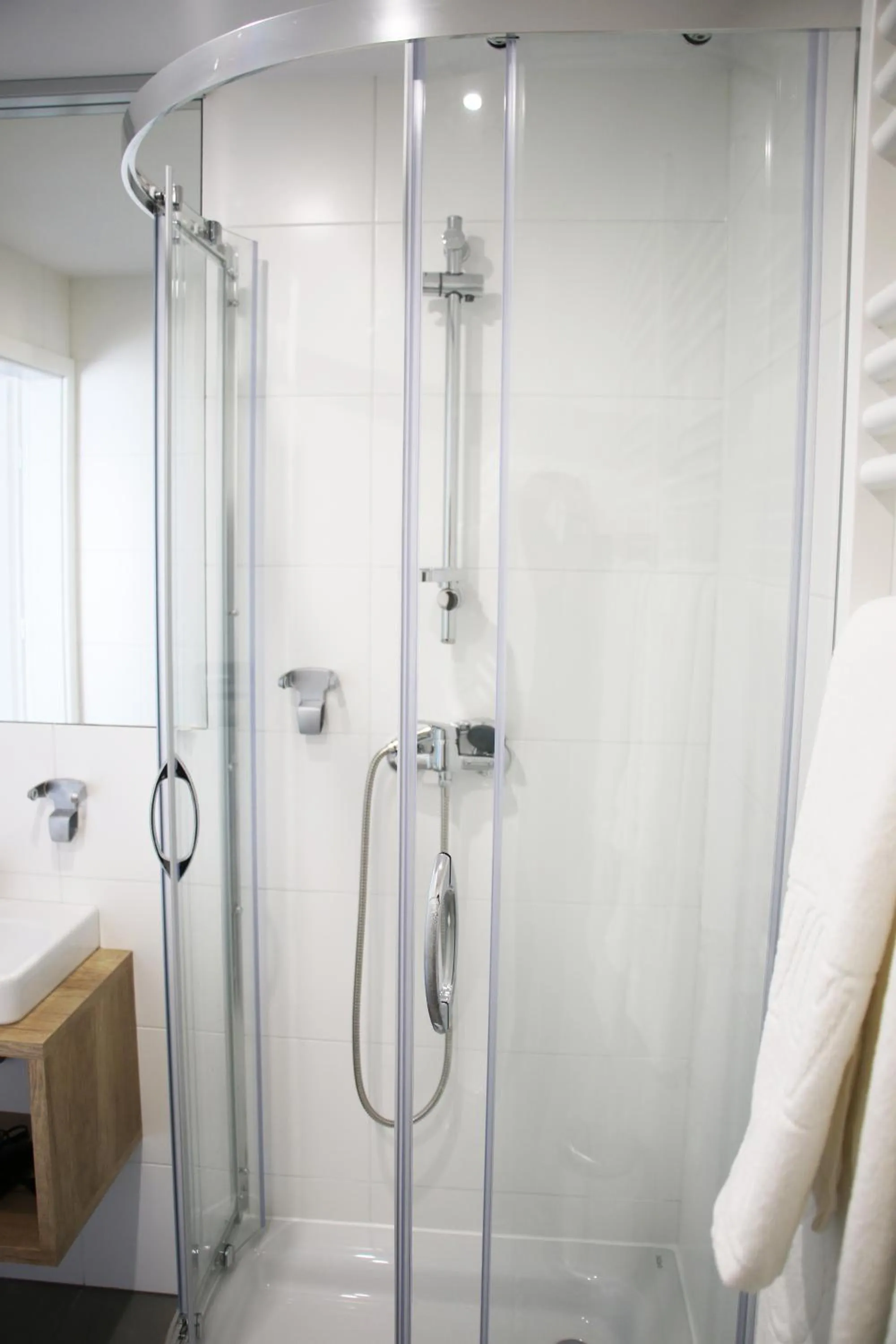 Shower in Lemon Plaza Hotel