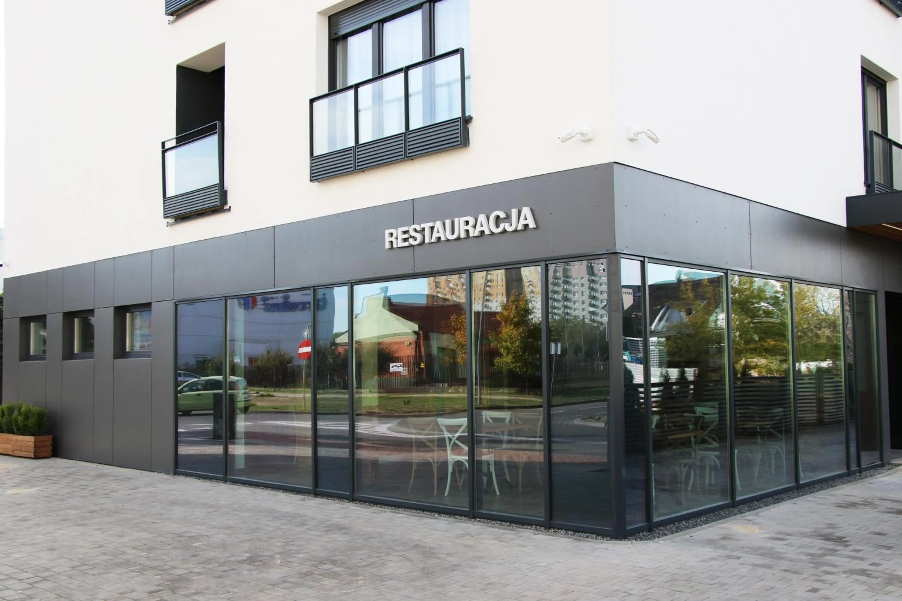 Restaurant/places to eat in Lemon Plaza Hotel