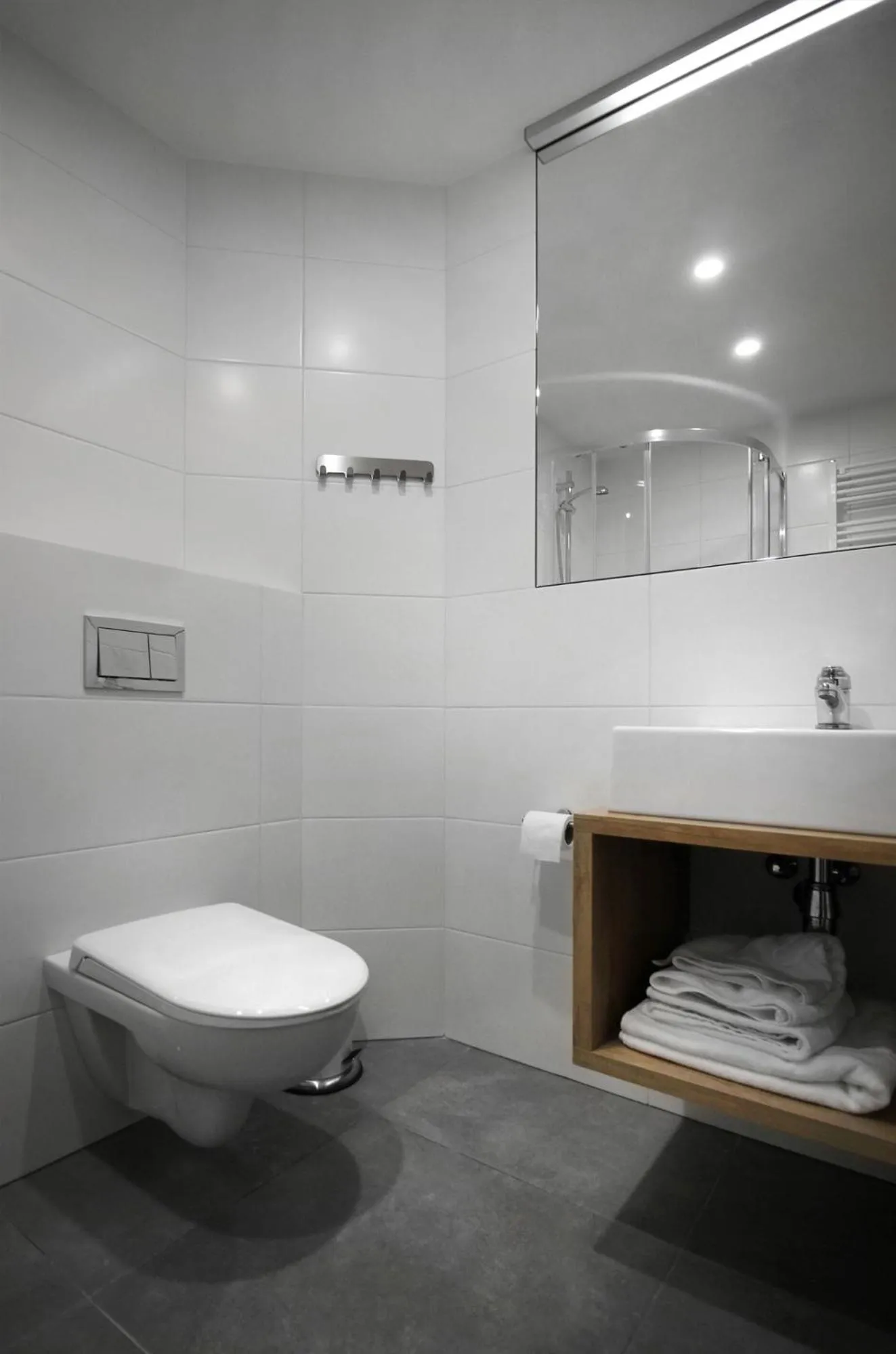 Shower in Lemon Plaza Hotel