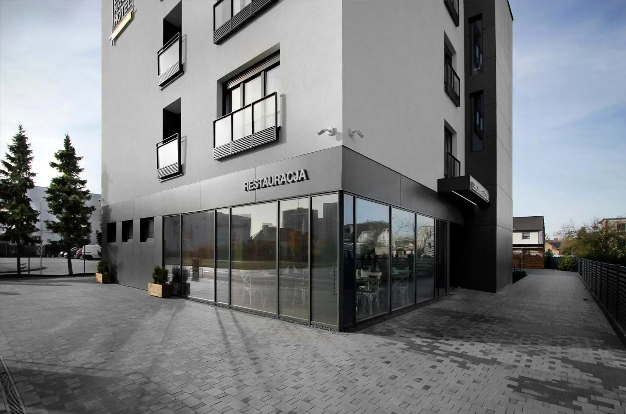 Restaurant/places to eat in Lemon Plaza Hotel