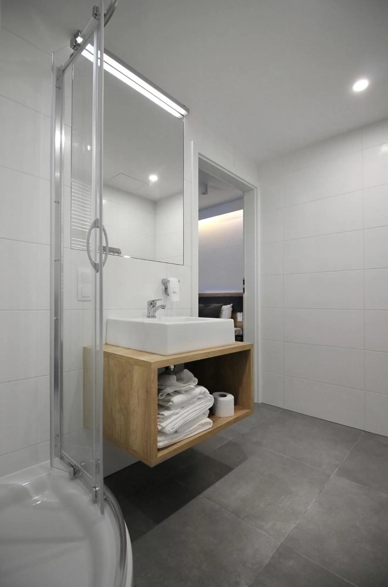 Shower in Lemon Plaza Hotel