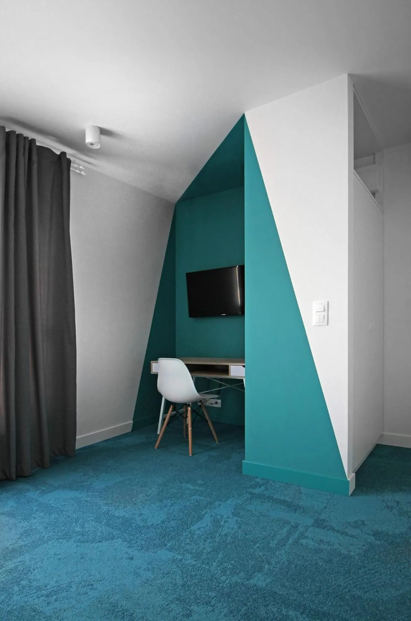 TV and multimedia in Lemon Plaza Hotel