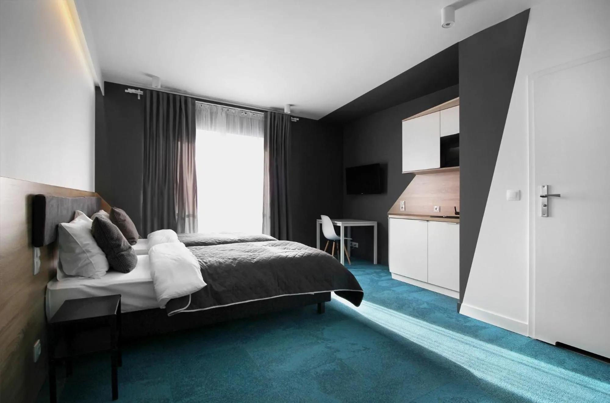 Kitchen or kitchenette, Bed in Lemon Plaza Hotel