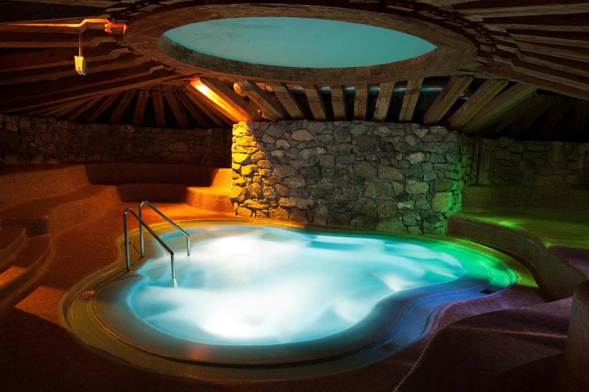 Hot Tub in Wellnesshotel ...liebes Rot-Flüh