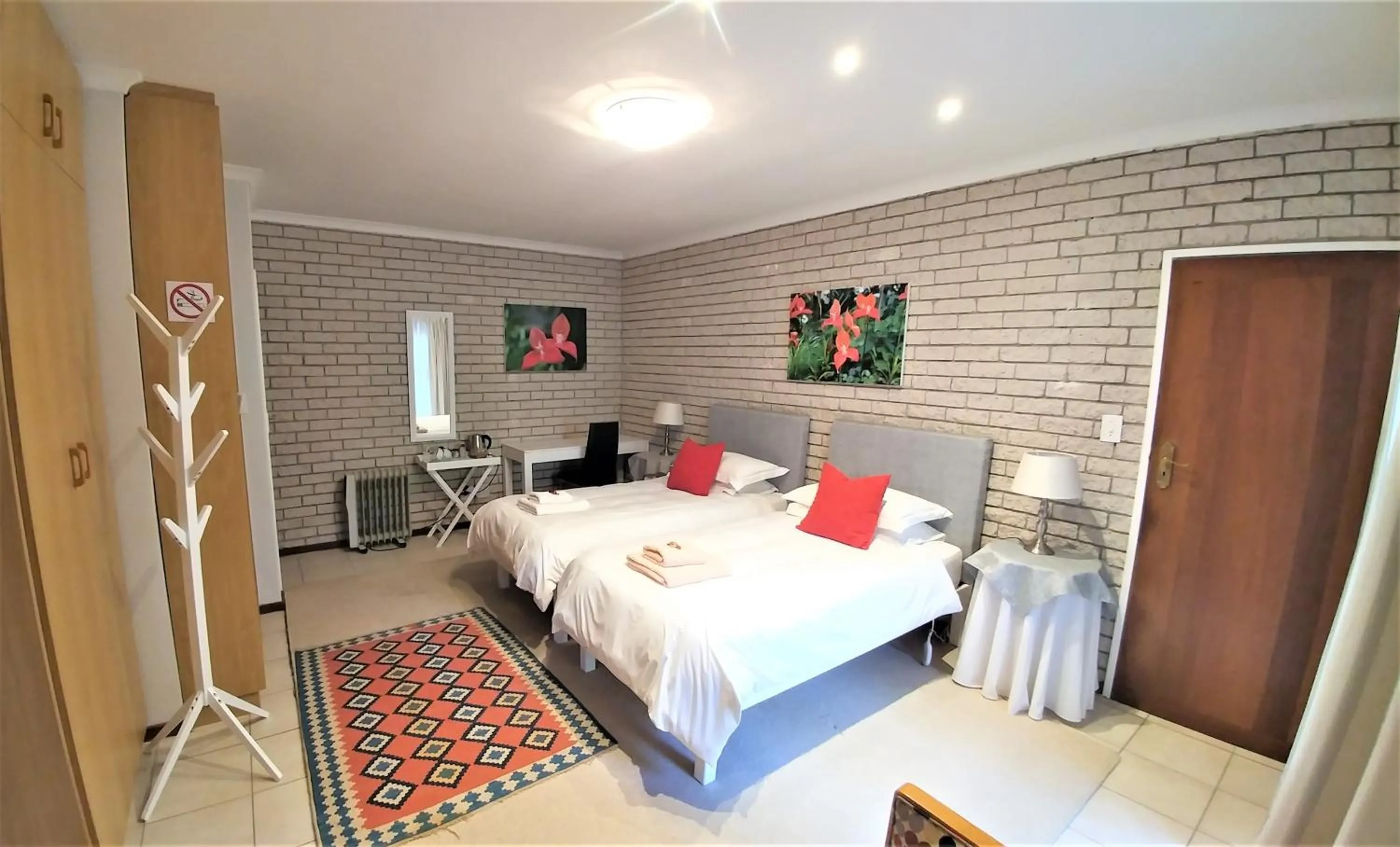 Photo of the whole room, Bed in Besigheim