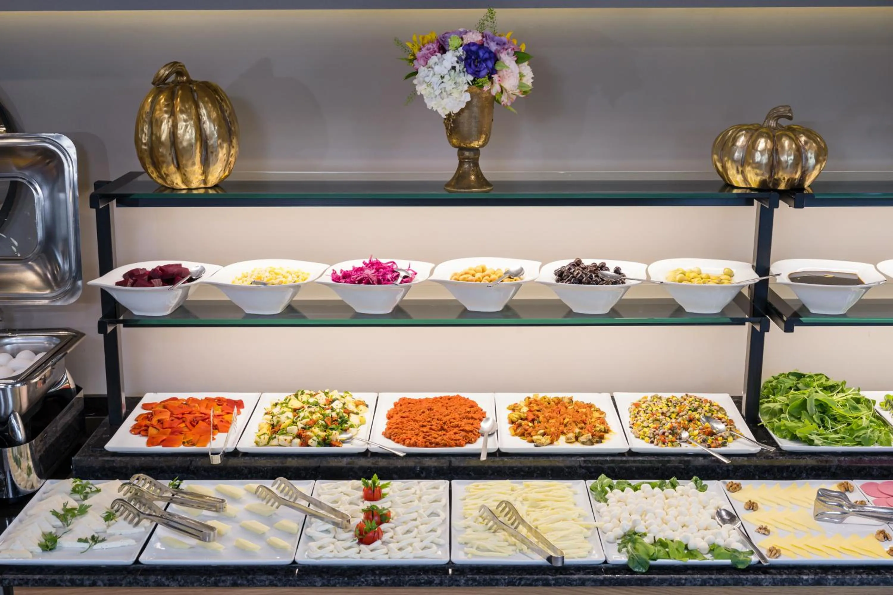 Food and drinks in Upsuites Hotel