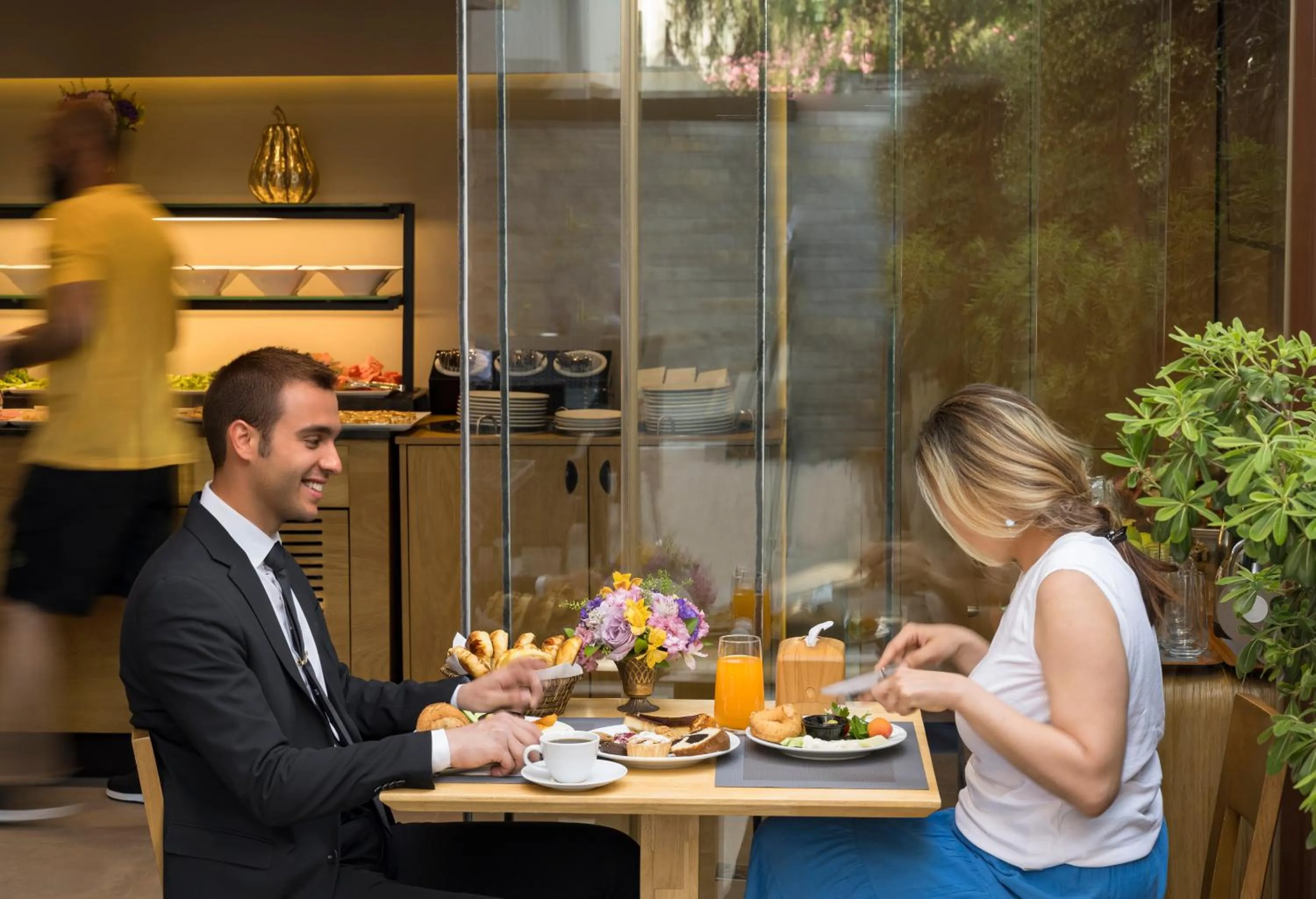 Food in Upsuites Hotel