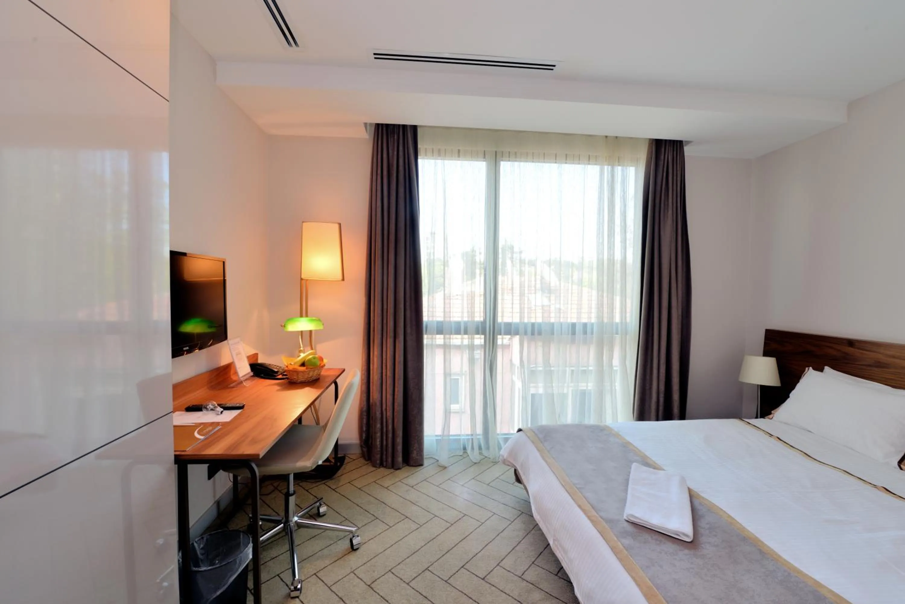 Bedroom, Bed in Upsuites Hotel