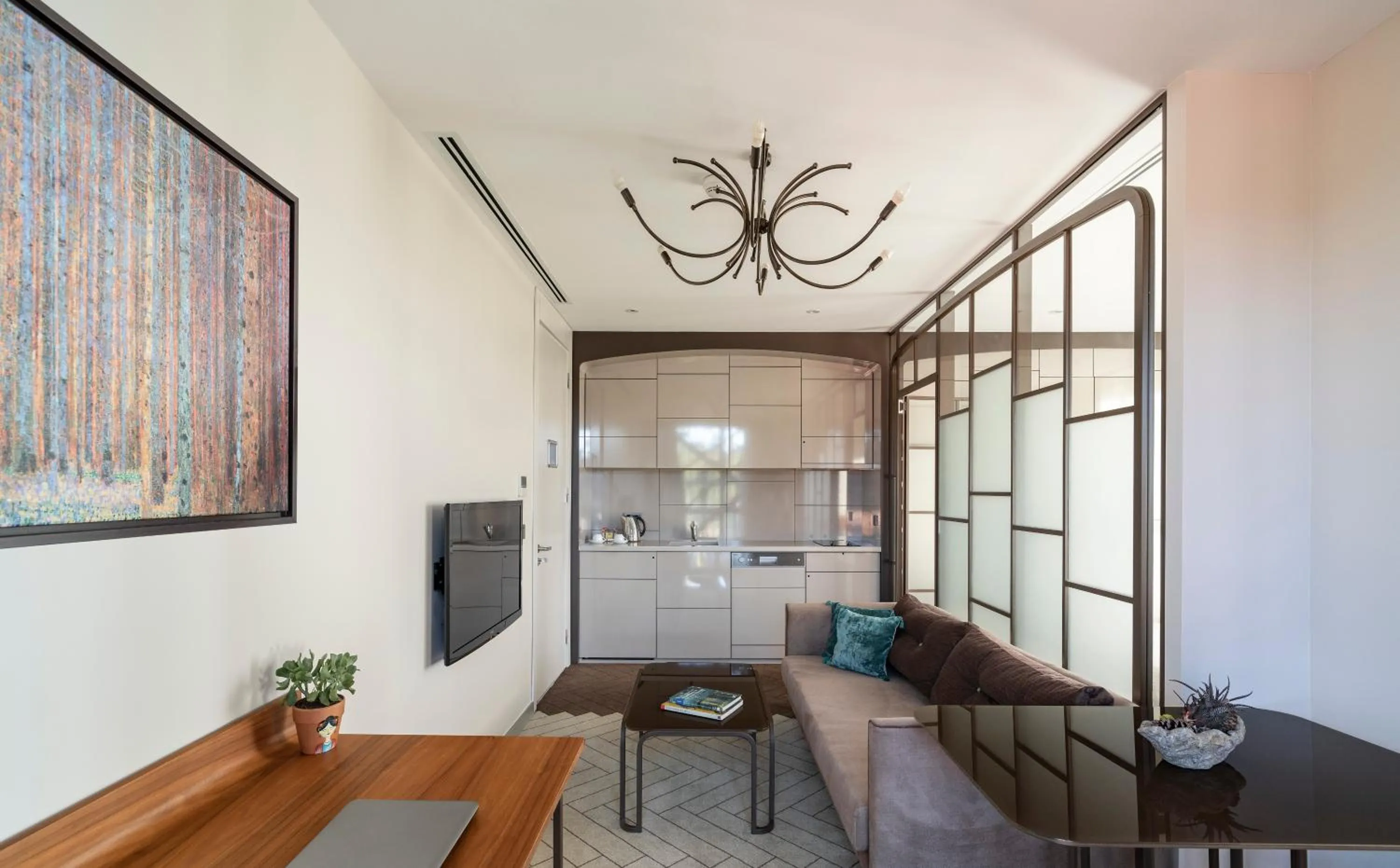 Seating area in Upsuites Hotel