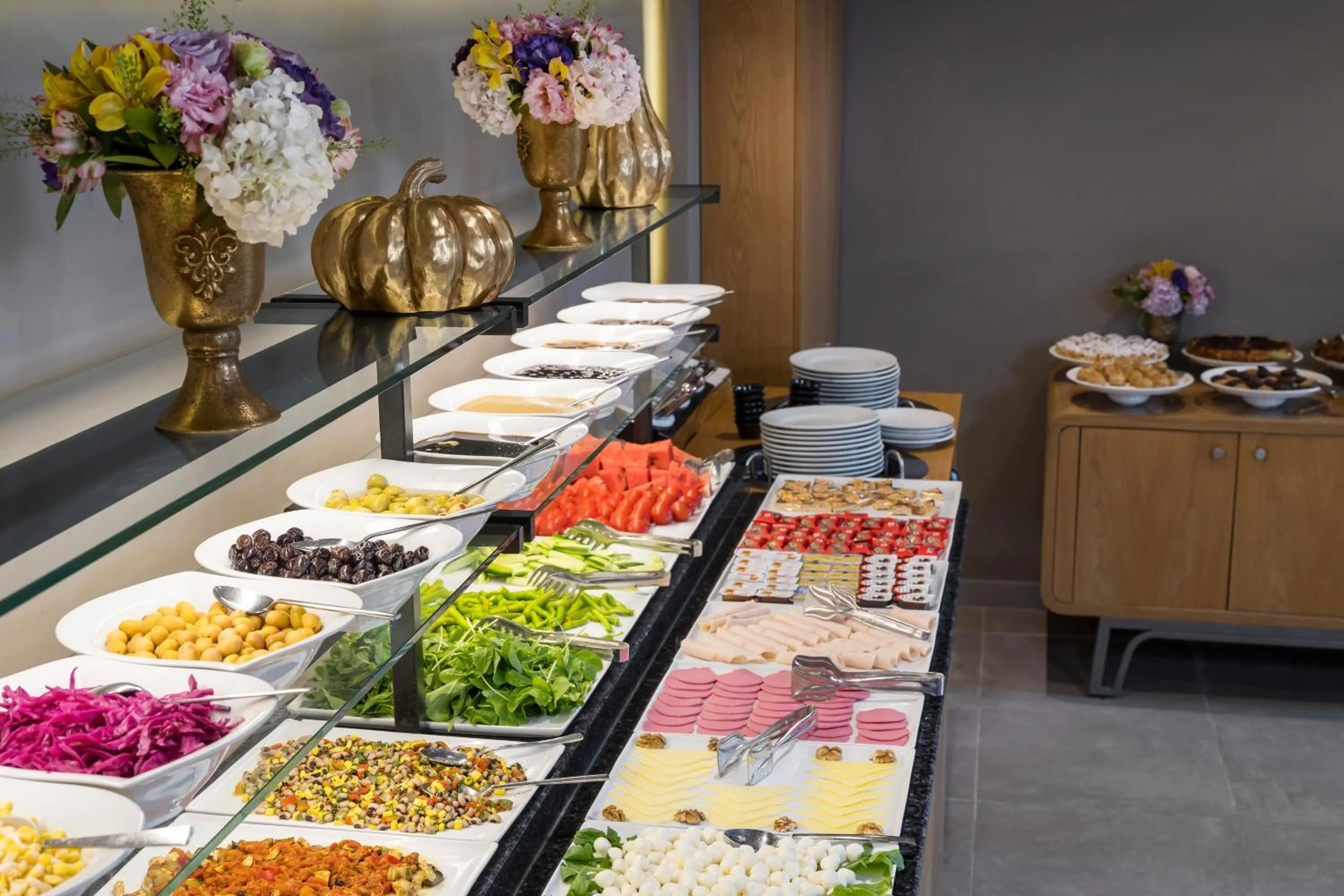 Food and drinks in Upsuites Hotel