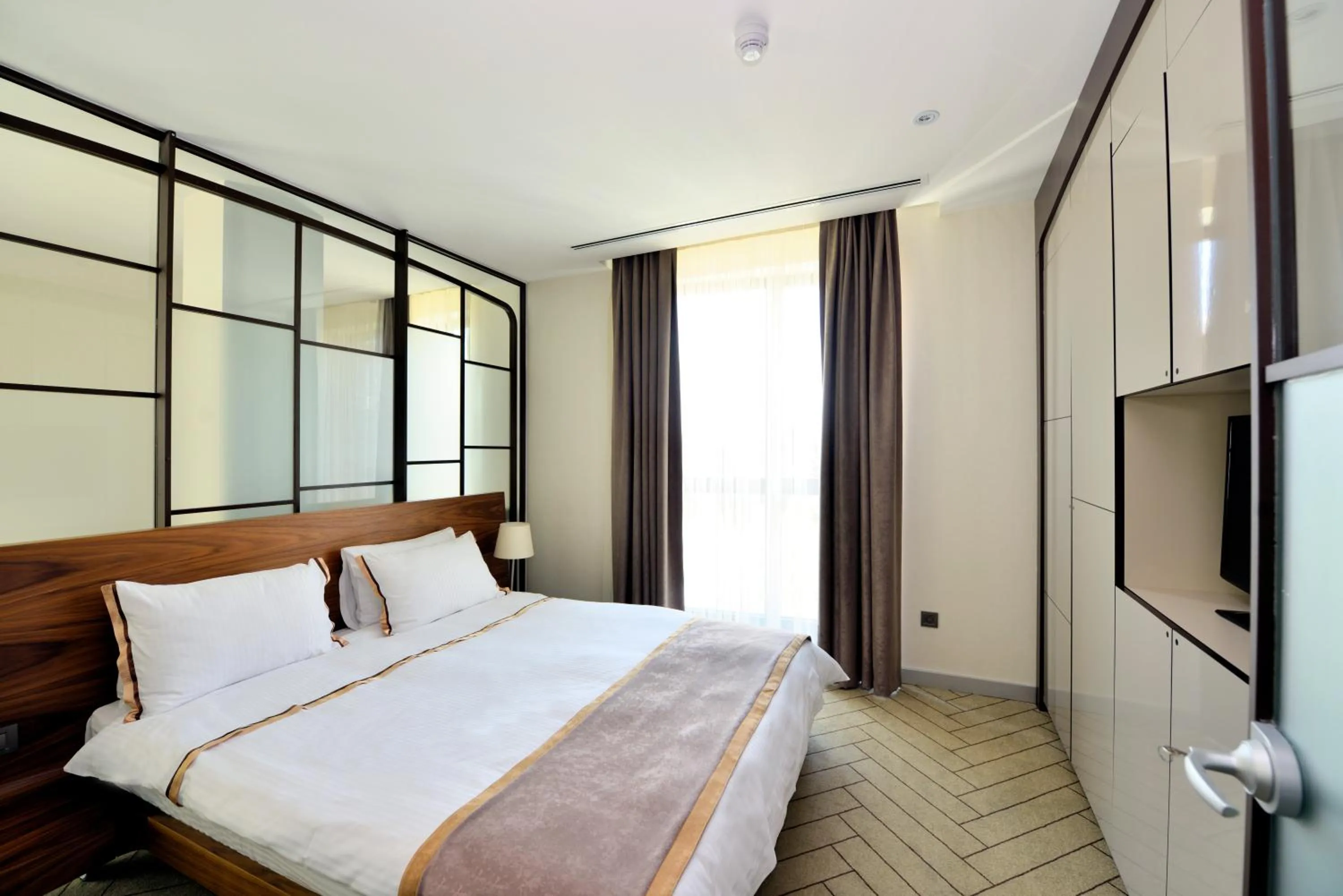 Bedroom, Bed in Upsuites Hotel