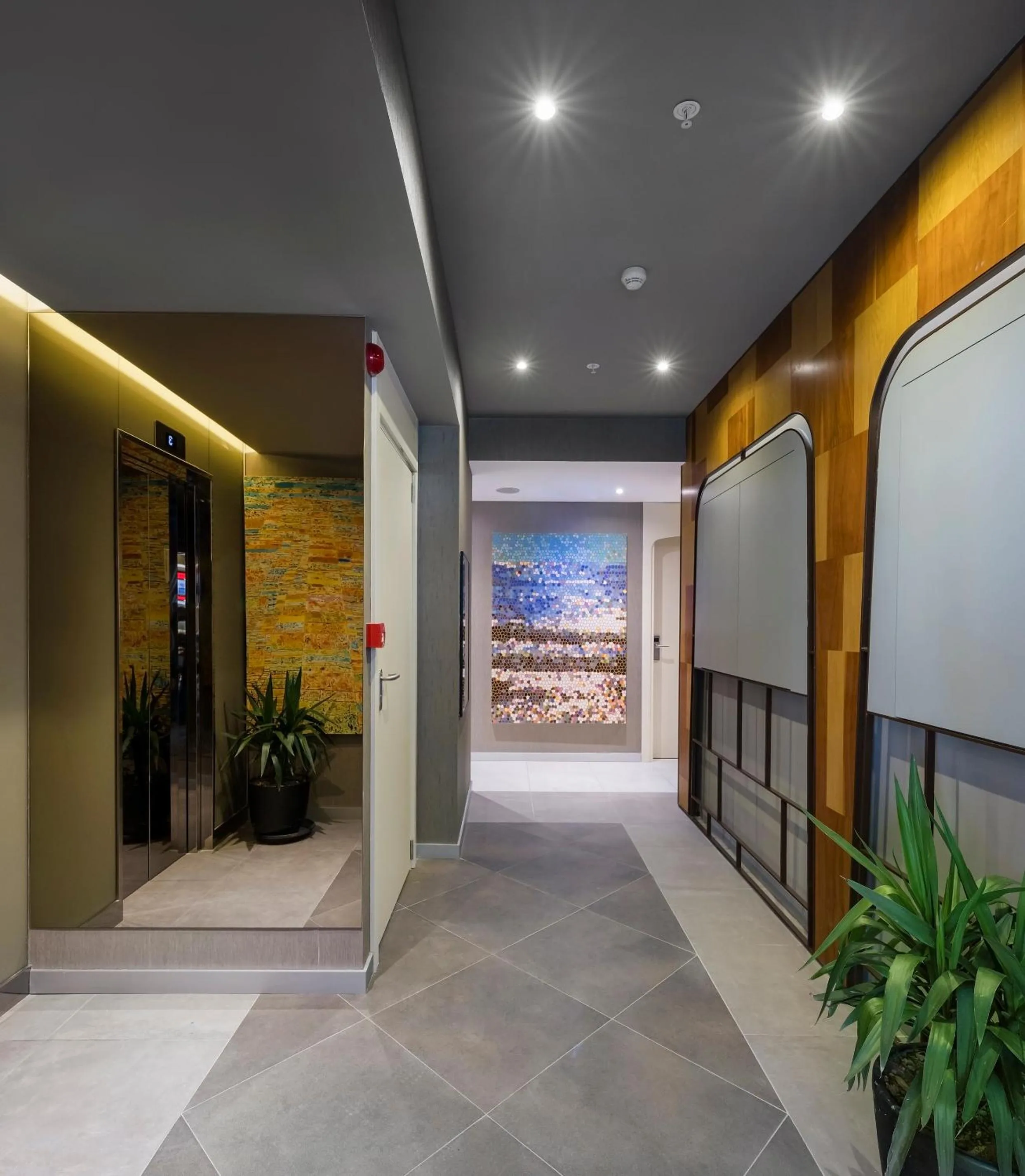 Property building in Upsuites Hotel