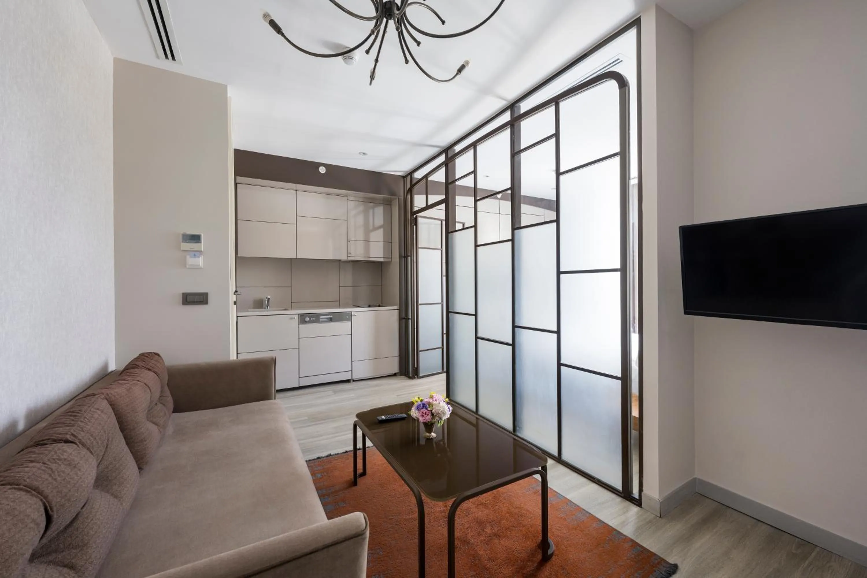 Kitchen or kitchenette in Upsuites Hotel