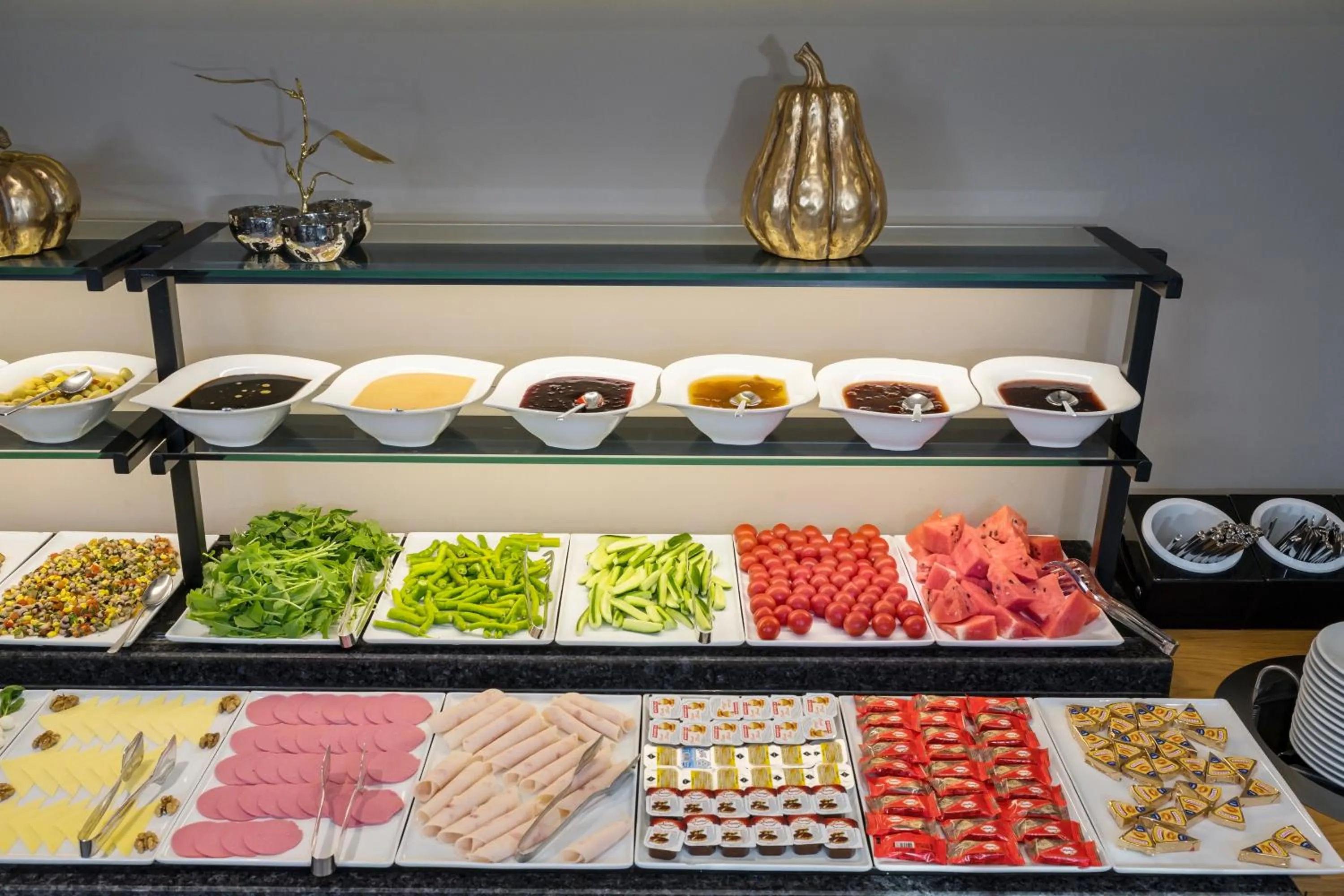 Food and drinks in Upsuites Hotel