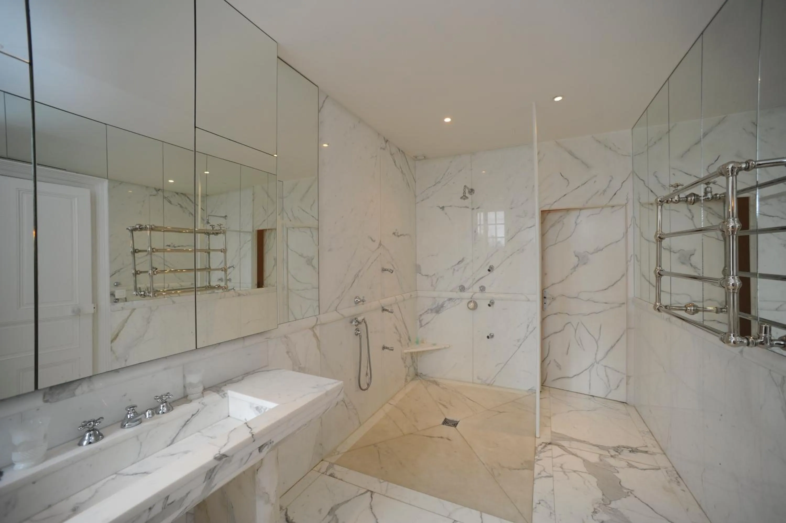 Bathroom in Chateau de Canisy