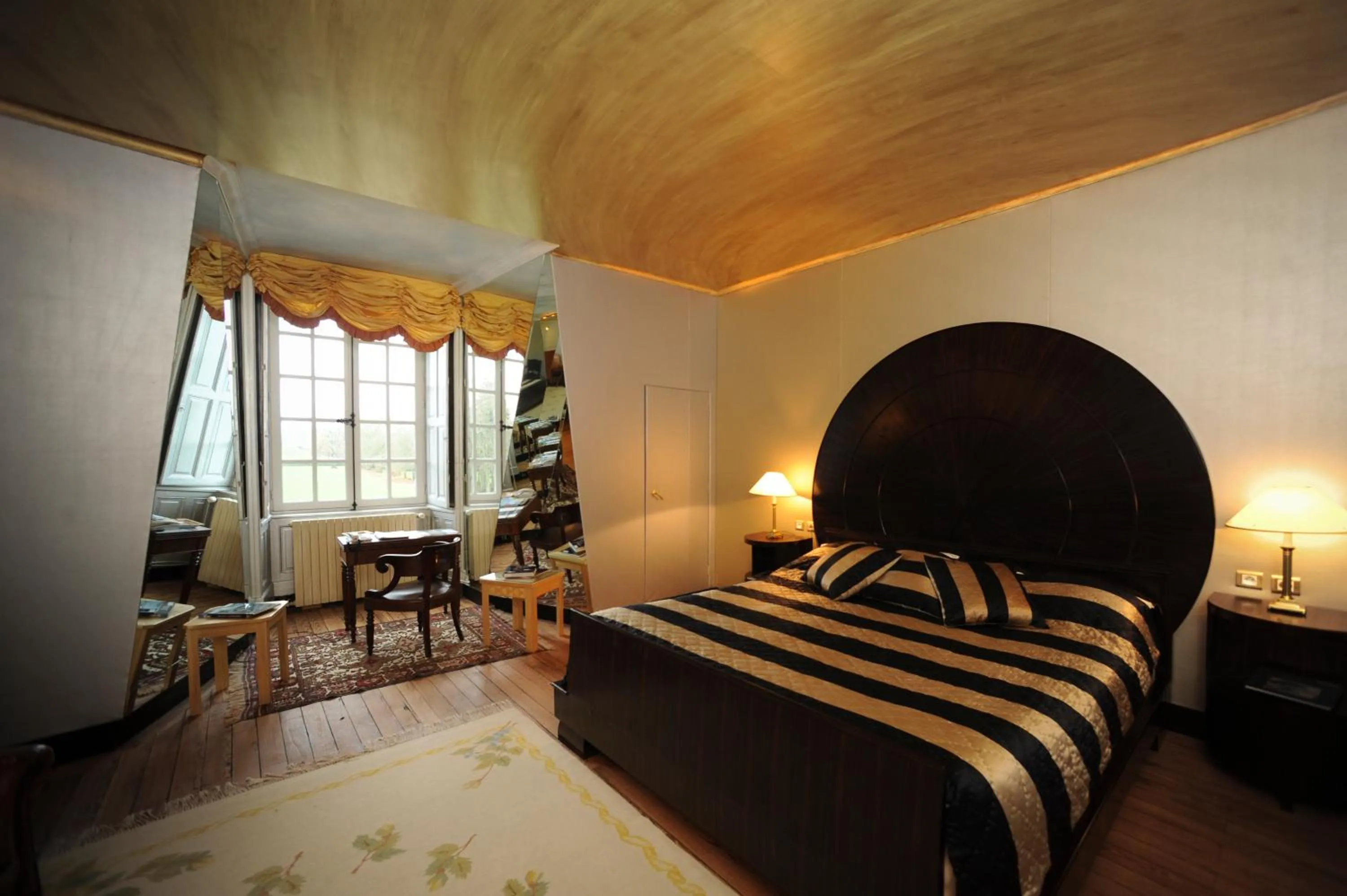 Bedroom, Bed in Chateau de Canisy
