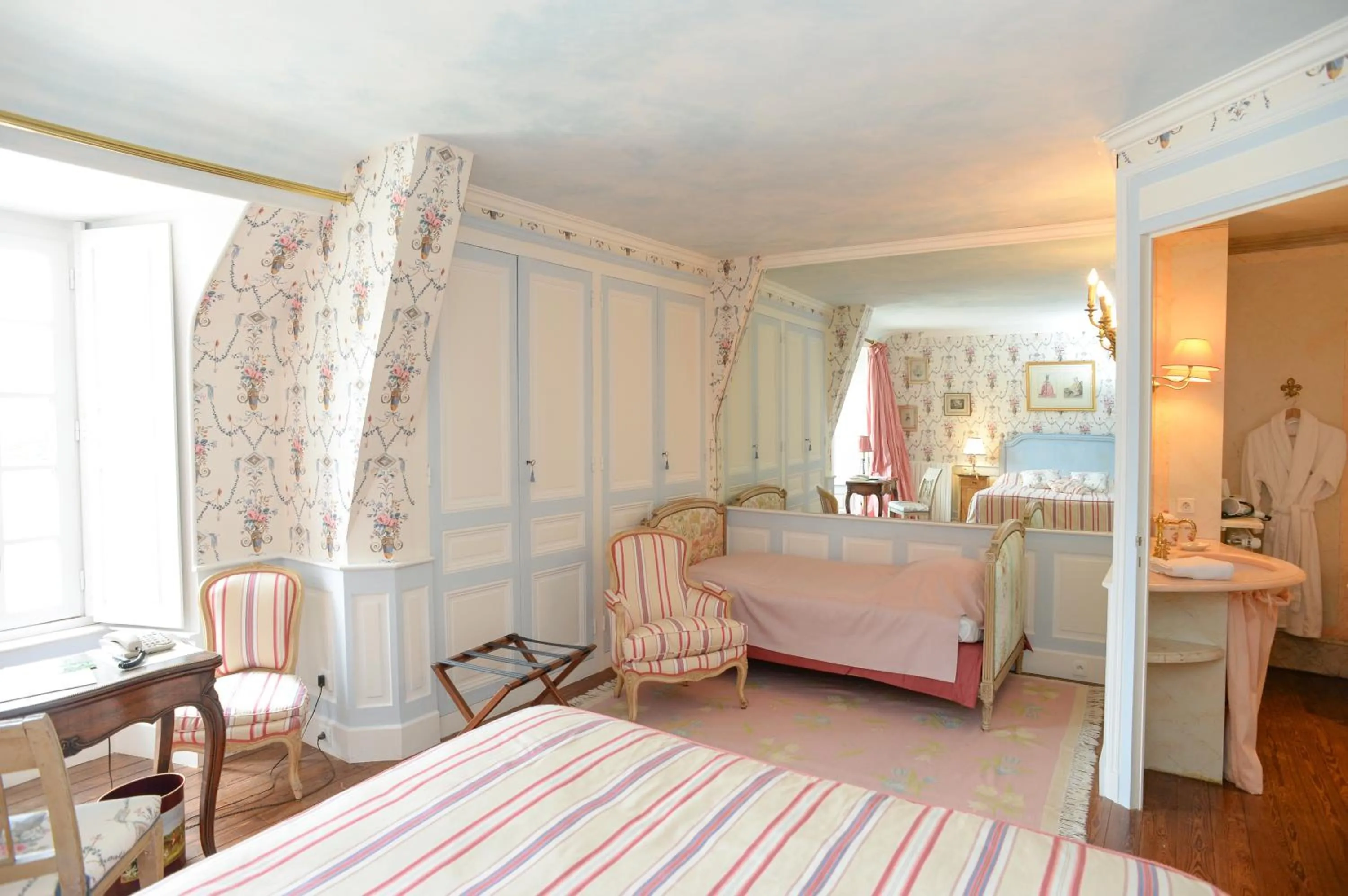 Bedroom, Bed in Chateau de Canisy